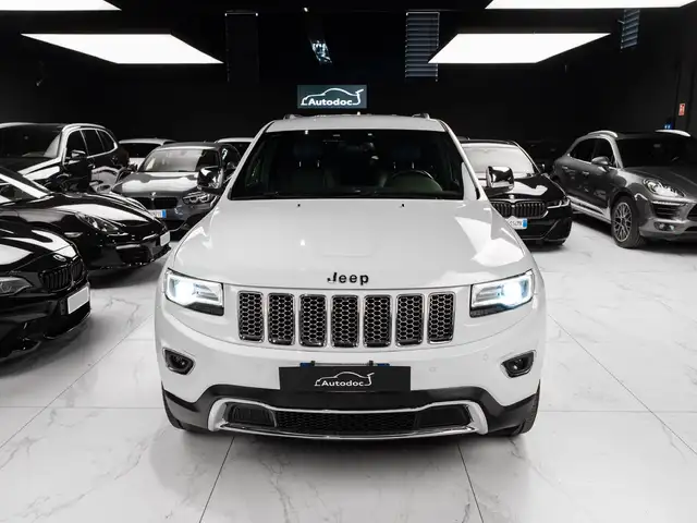 Jeep Grand Cherokee view 2
