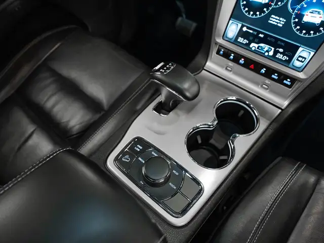 Jeep Grand Cherokee view 10