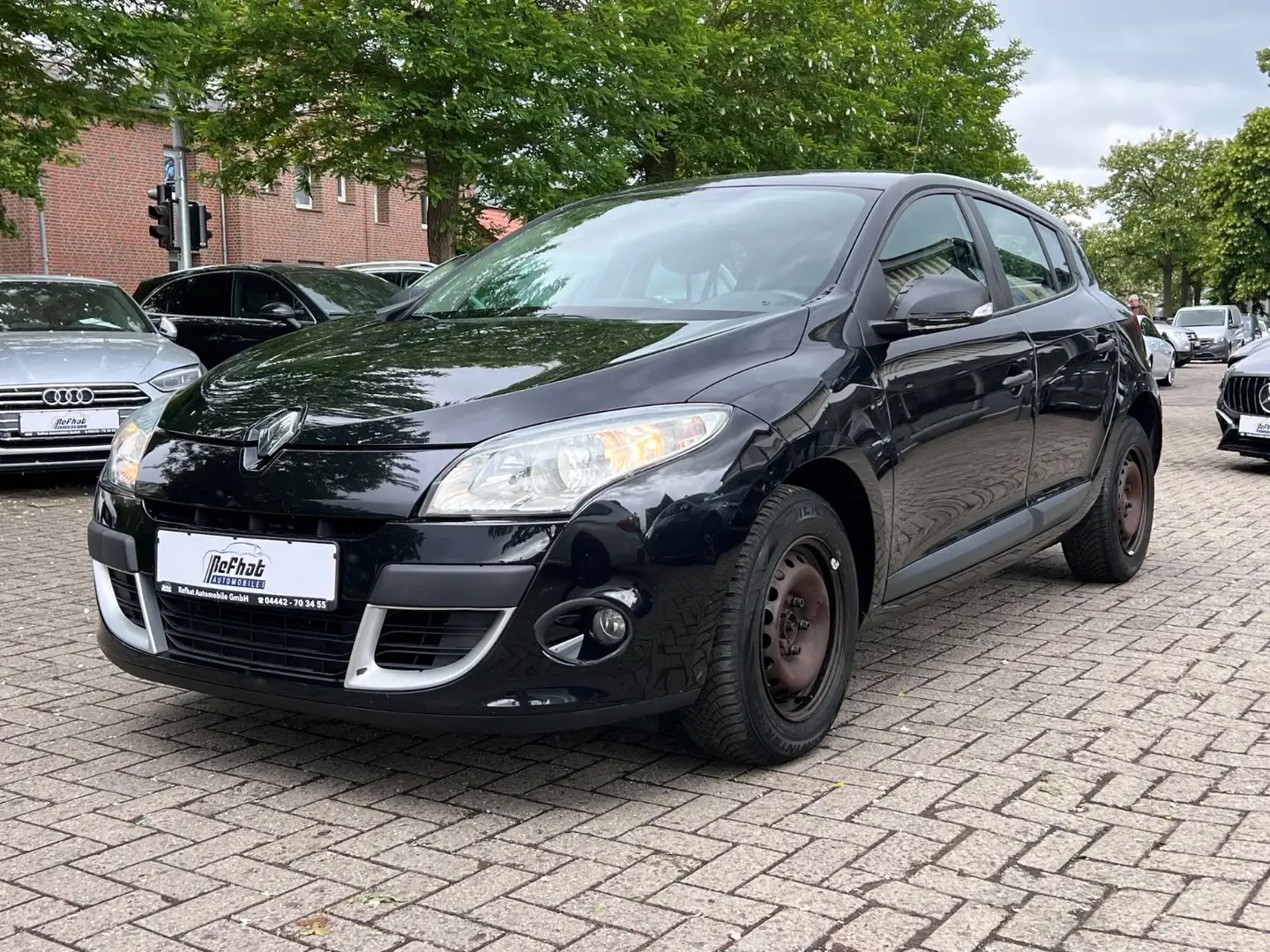 Renault Megane III Lim. 5-trg. Tomtom Edition 2.Hand Schwarz - 2