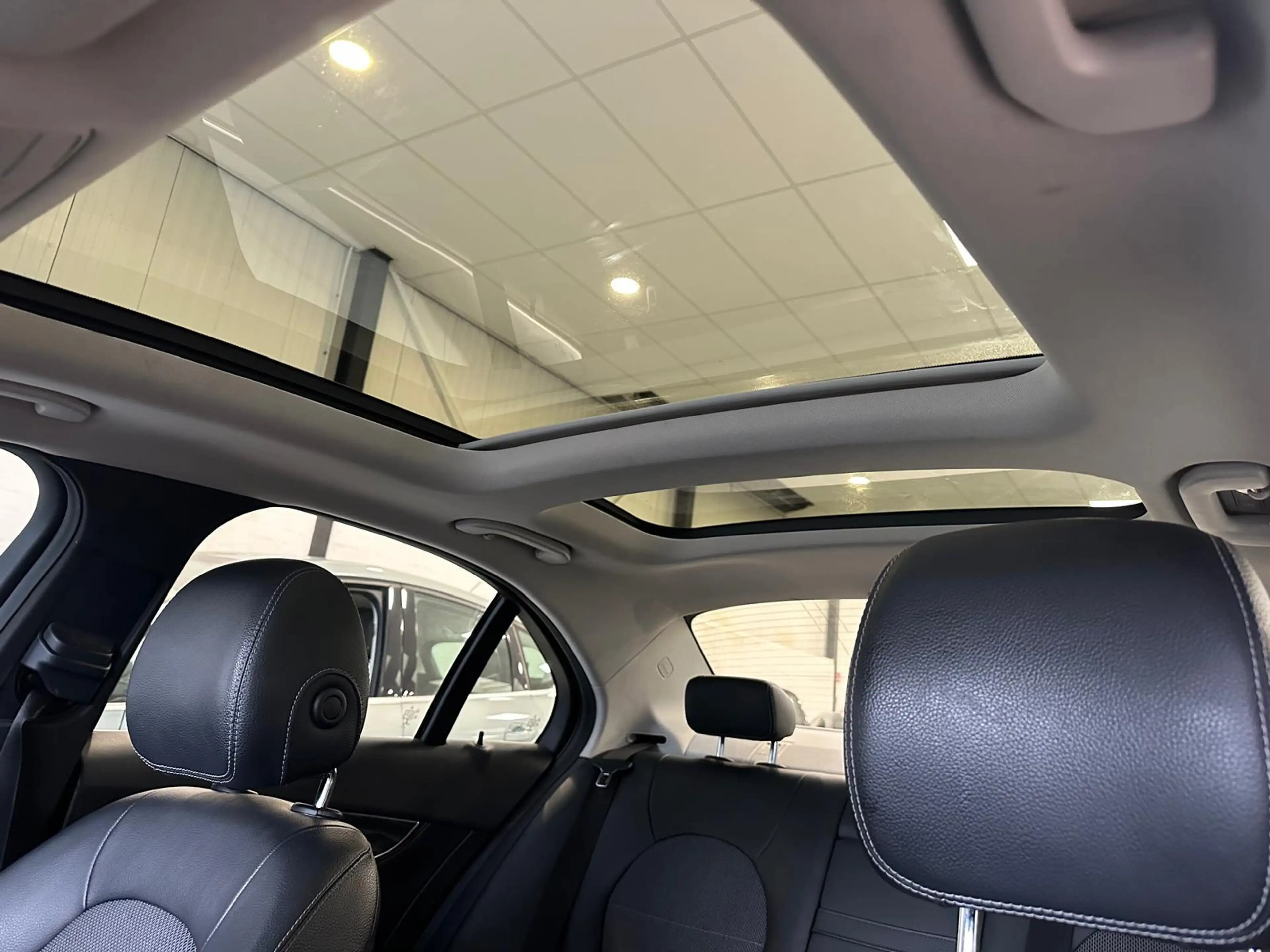 Mercedes-Benz C 350 e Lease Edition/PANO /HEAD UP/NAVI — photo 11