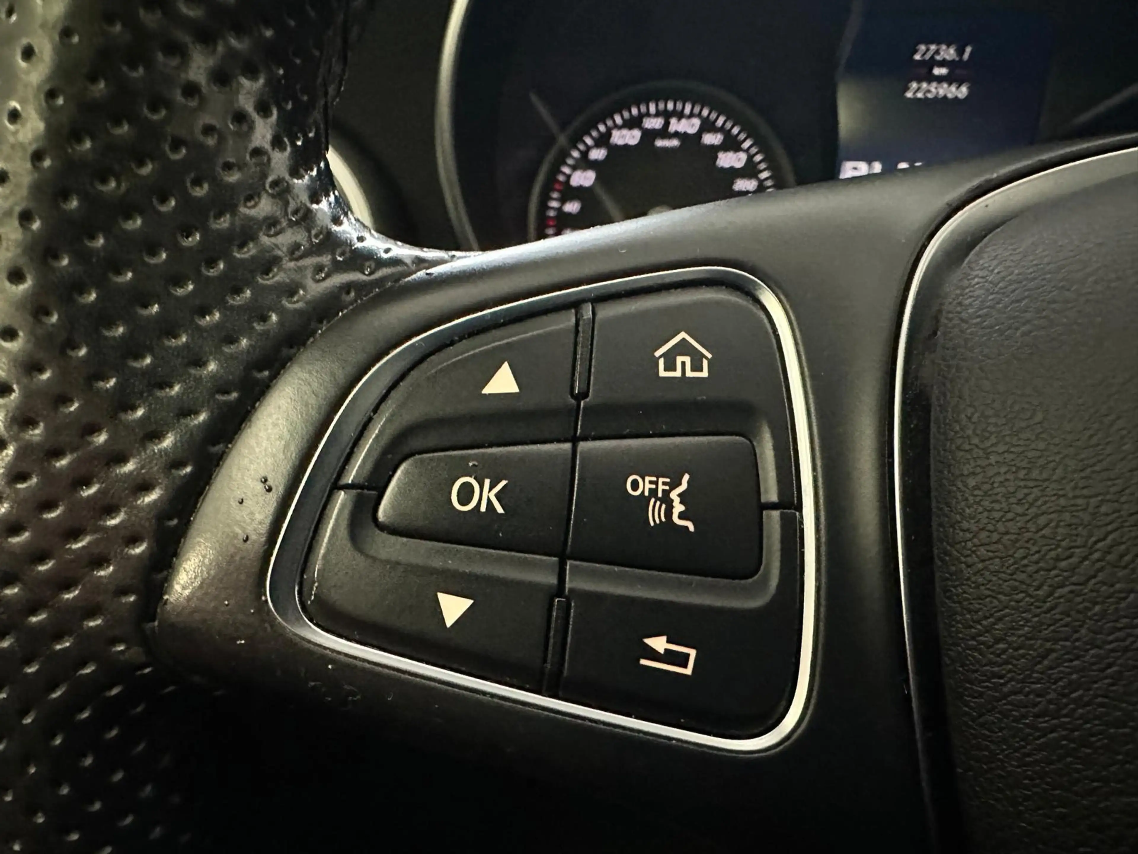 Mercedes-Benz C 350 e Lease Edition/PANO /HEAD UP/NAVI — photo 13