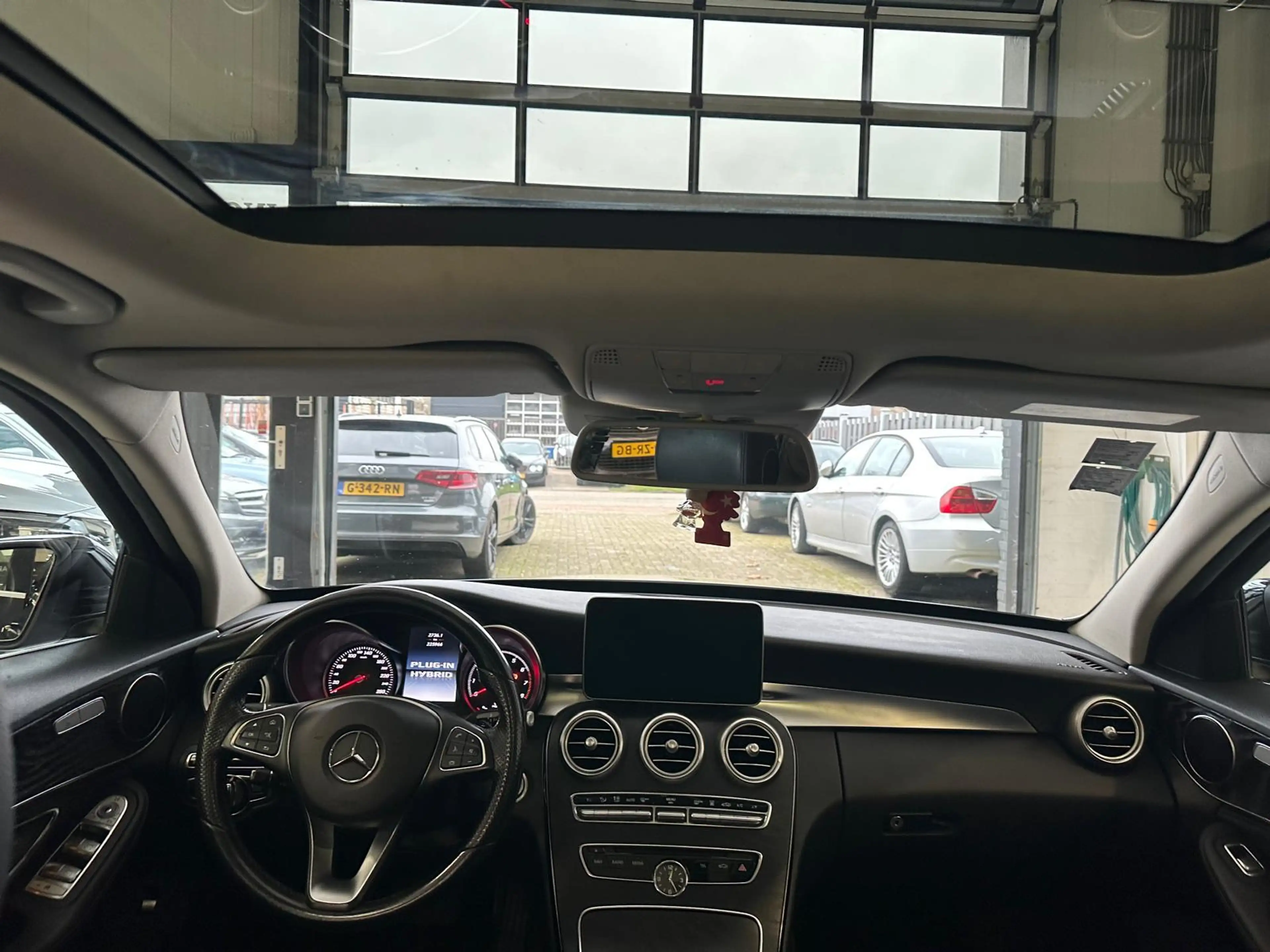 Mercedes-Benz C 350 e Lease Edition/PANO /HEAD UP/NAVI — photo 10