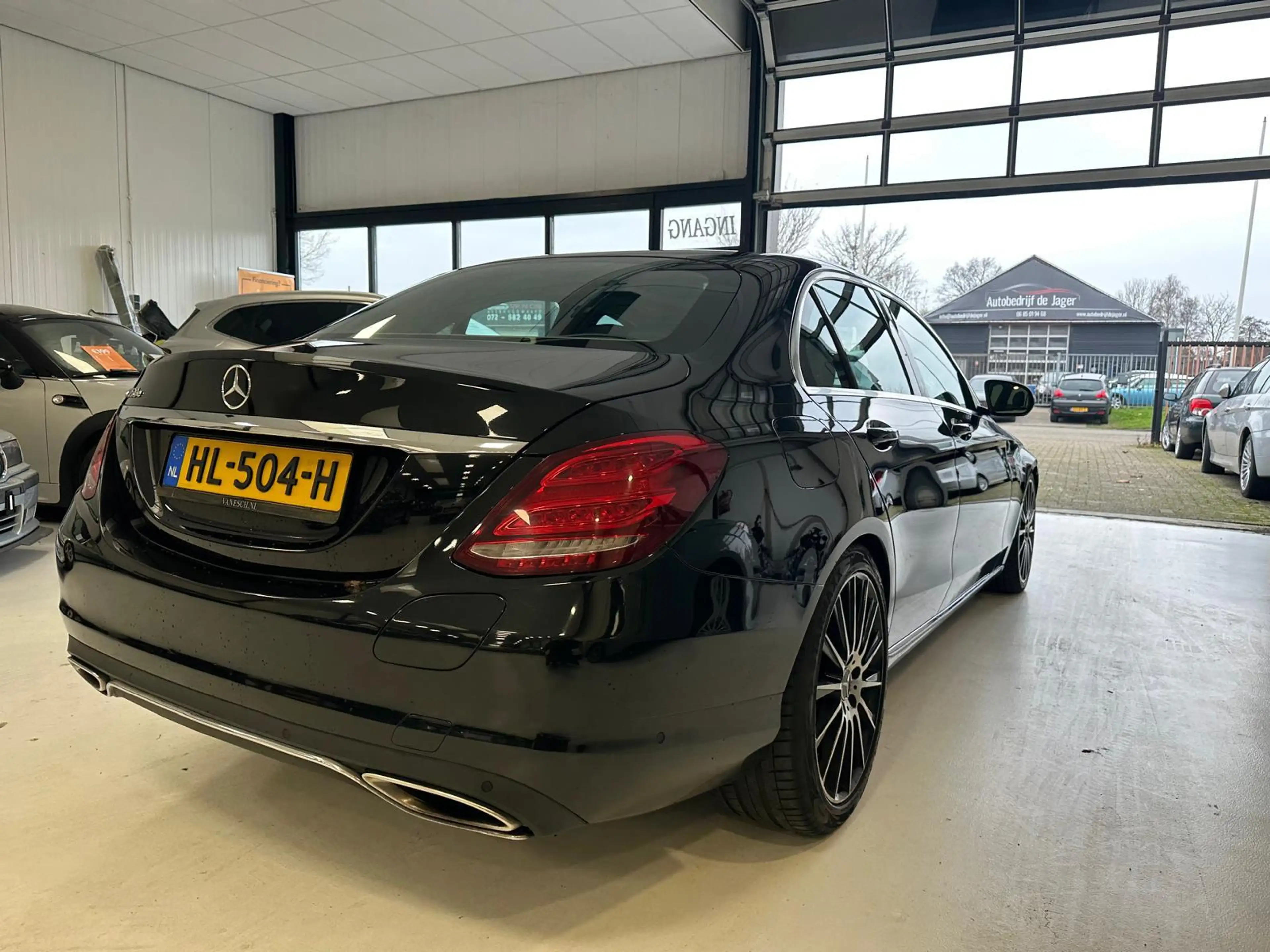 Mercedes-Benz C 350 e Lease Edition/PANO /HEAD UP/NAVI — photo 4