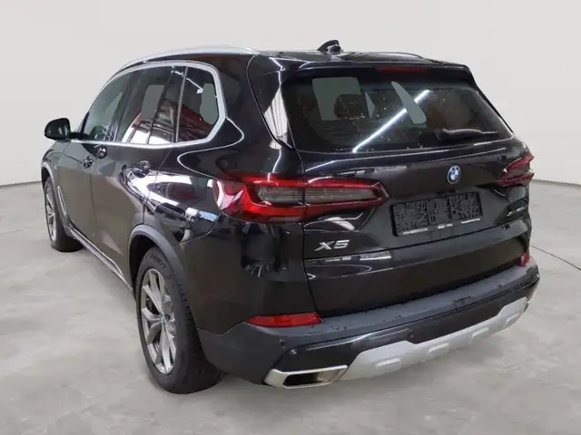 BMW X5 view 2