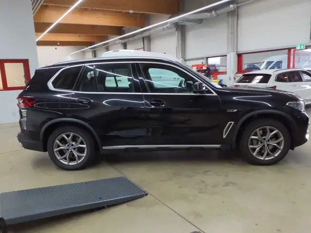 BMW X5 view 4