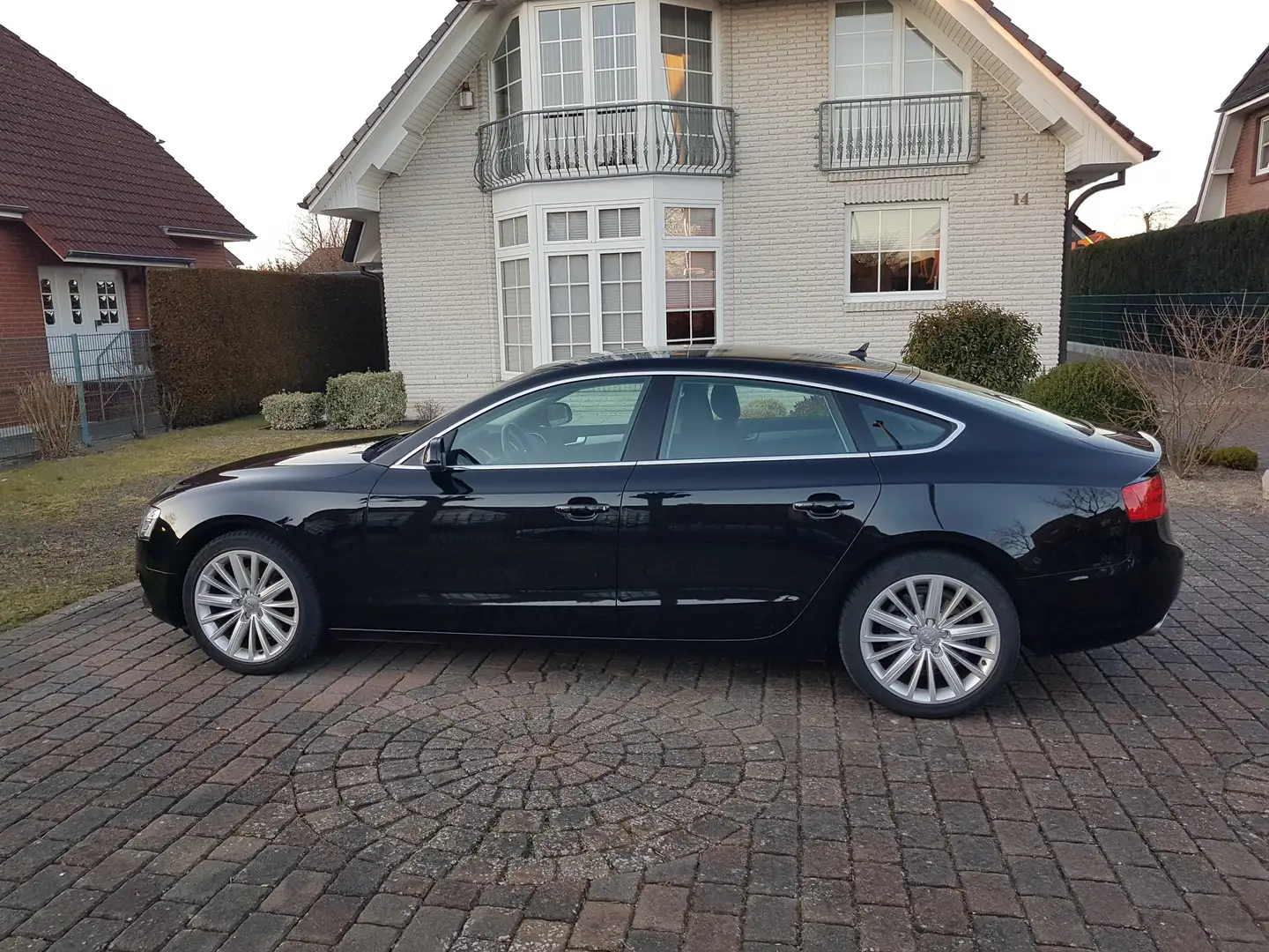 Audi A5 2.0 TDI clean Diesel Sportback, Autom., Leder, AHK Schwarz - 2