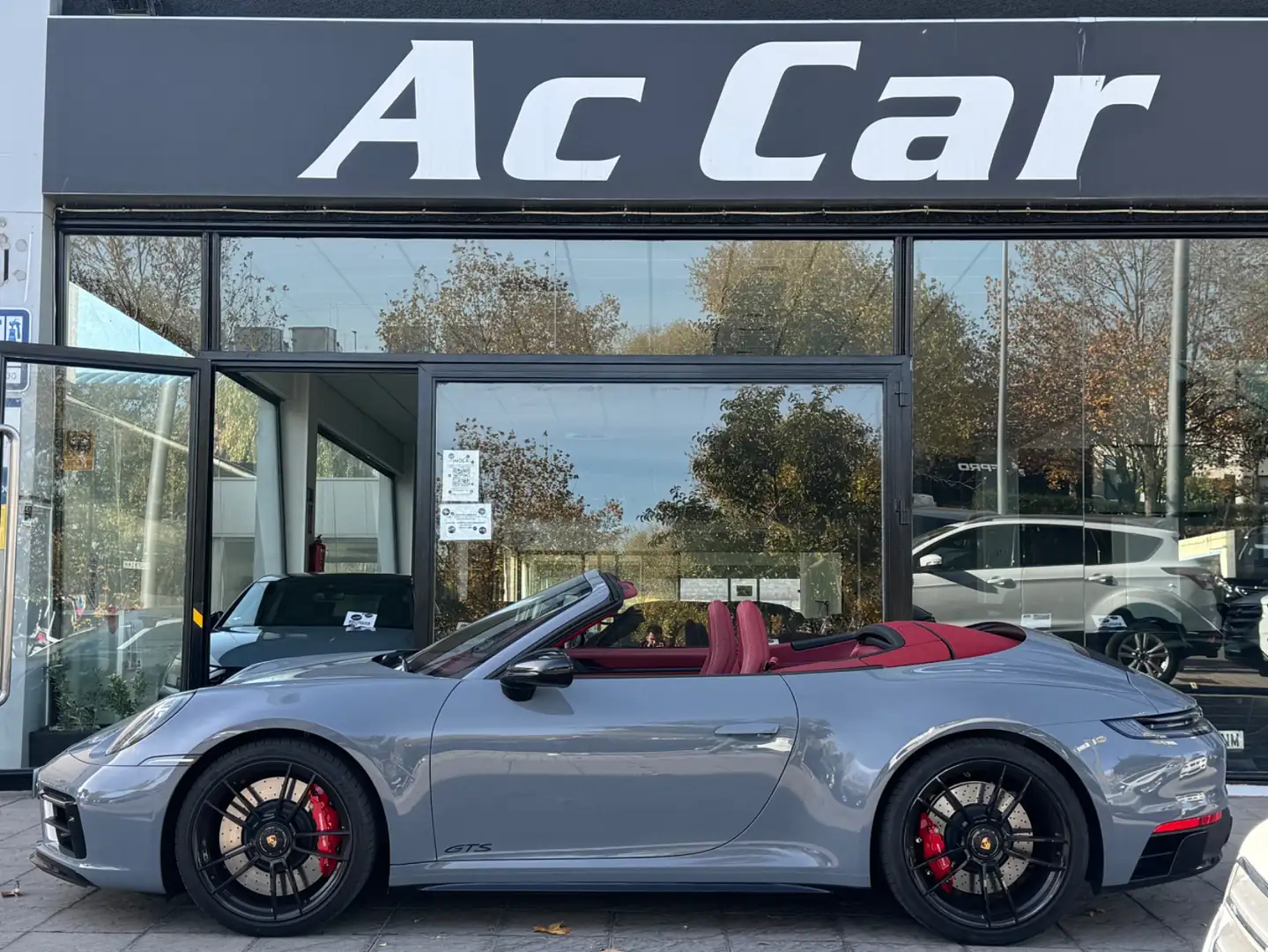 Porsche 992 Carrera 4 GTS Cabriolet PDK Gris - 1