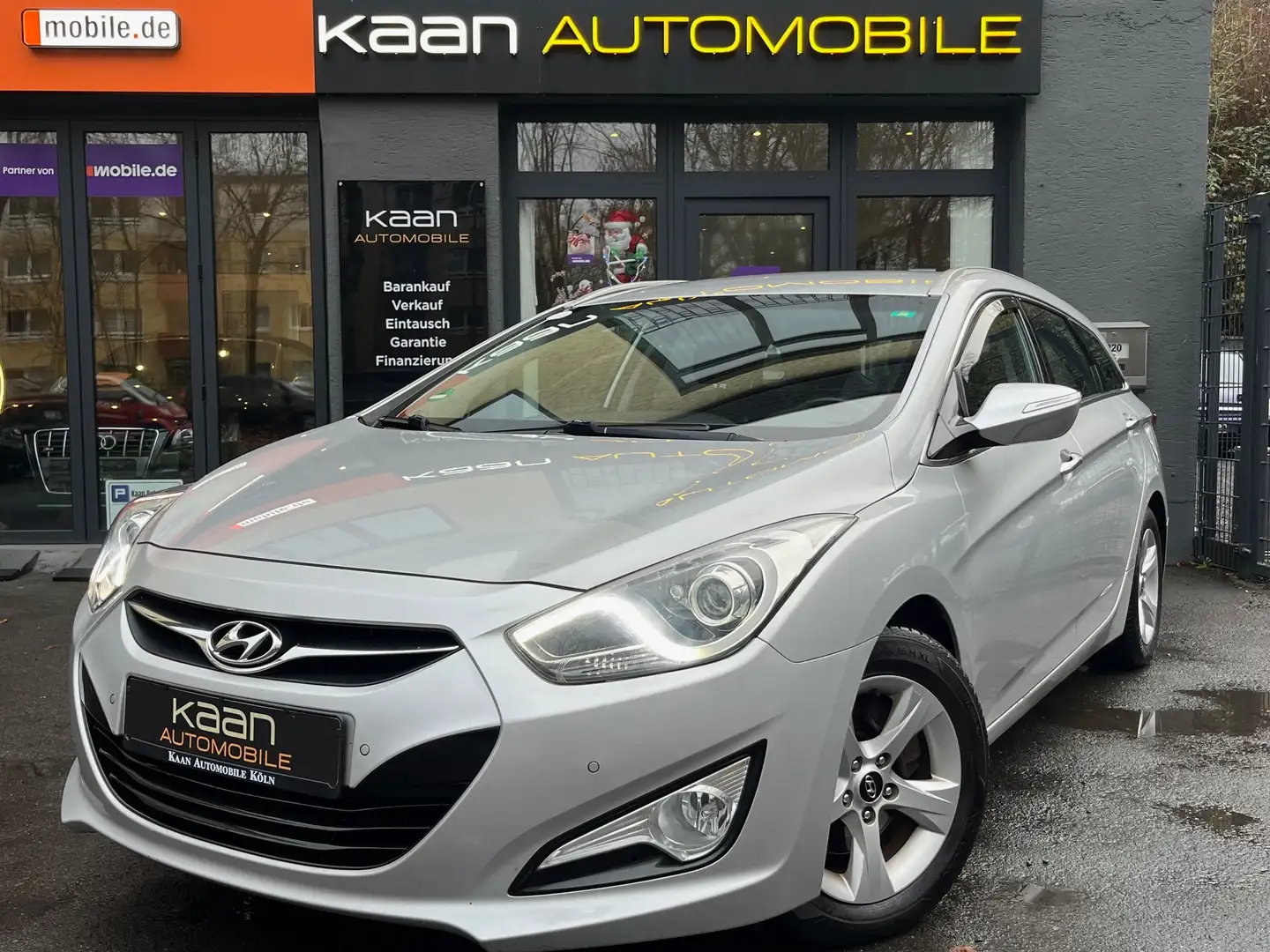 Hyundai i40 1.7 CRDi Style/KLIMA/SHZ/NAVI/XEN/KEYLESS/AHK Plateado - 1
