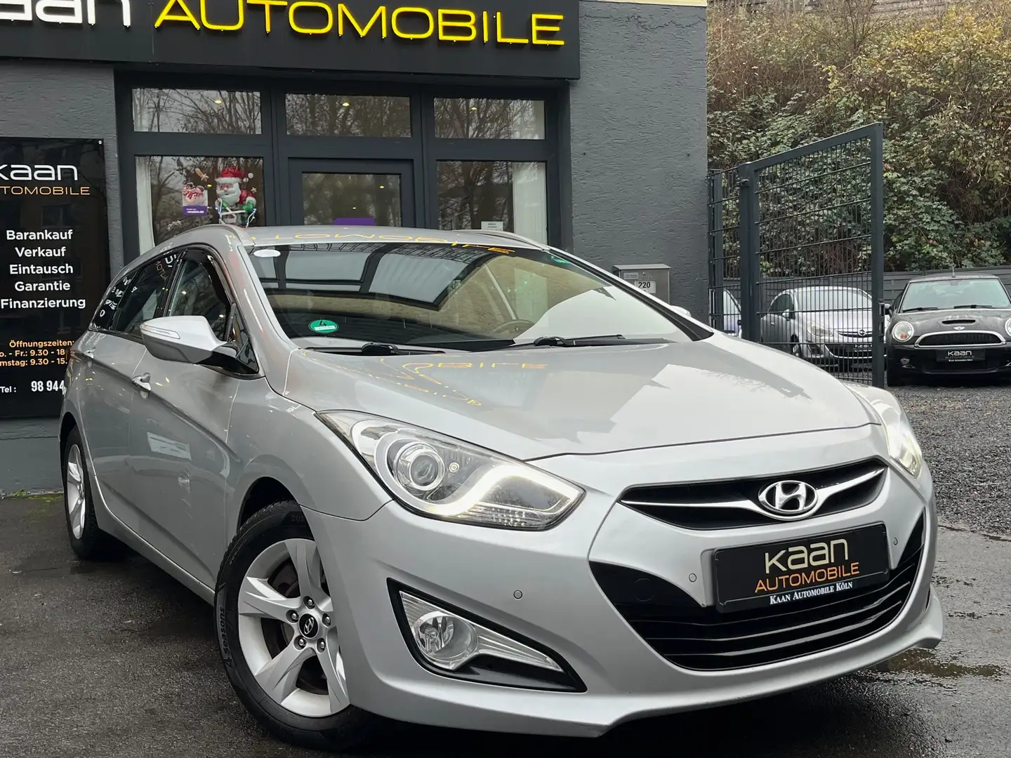 Hyundai i40 1.7 CRDi Style/KLIMA/SHZ/NAVI/XEN/KEYLESS/AHK Plateado - 2