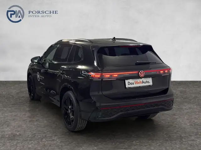 Volkswagen Tiguan view 4