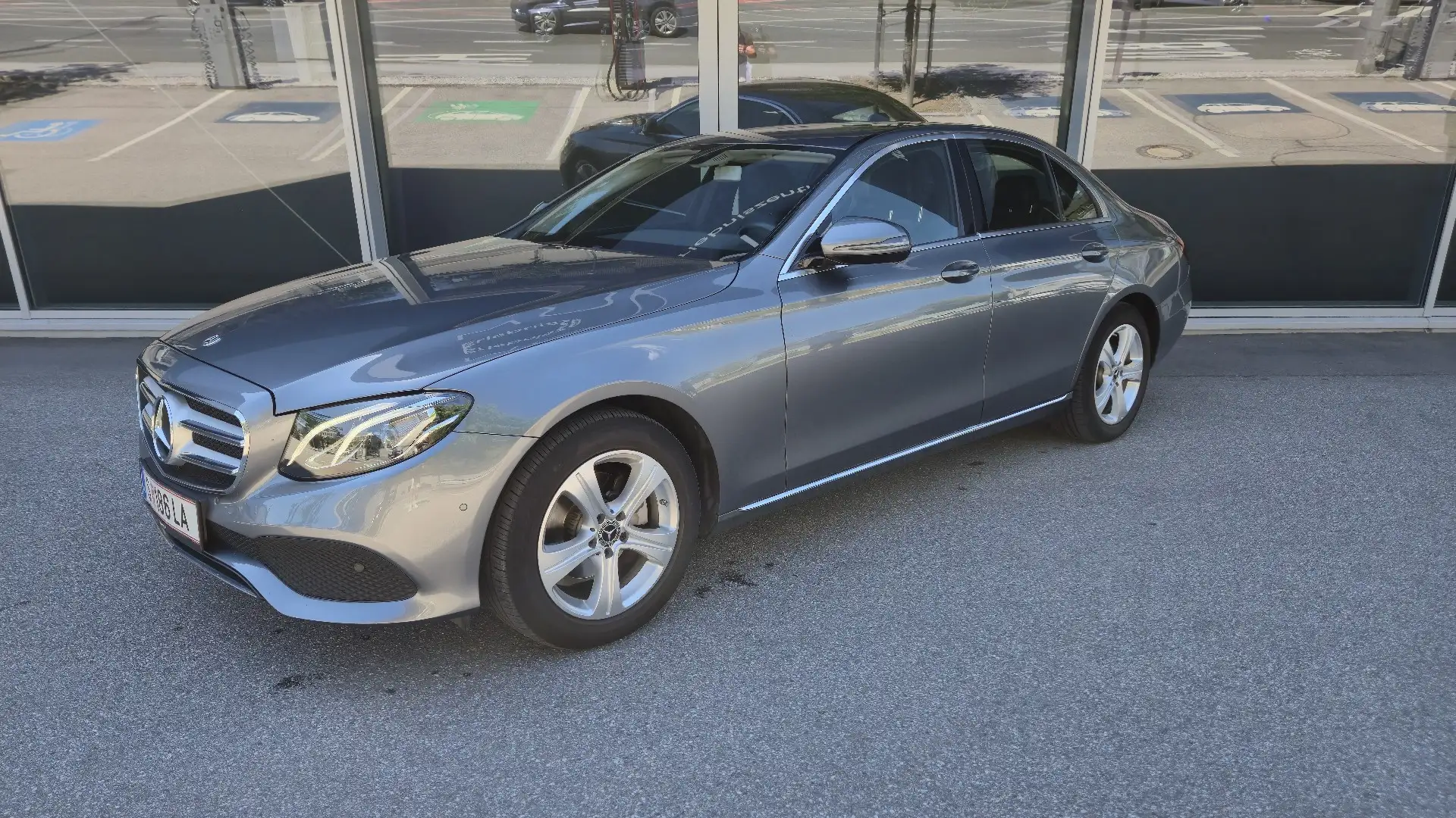 Mercedes-Benz E 200 d Avantgarde Aut. Grau - 1