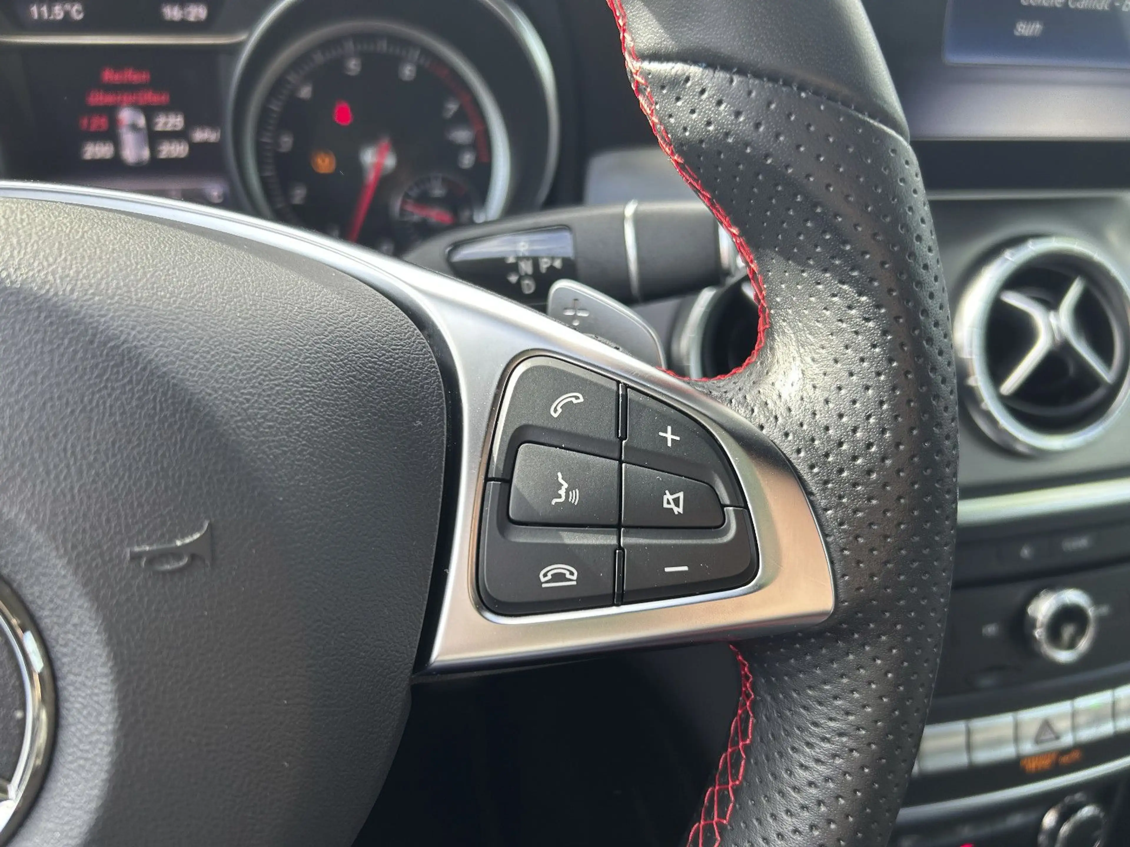 Mercedes-Benz CLA 200 CLA200 ShootingBrake AMG-Line DCT Night LED Navi — photo 19