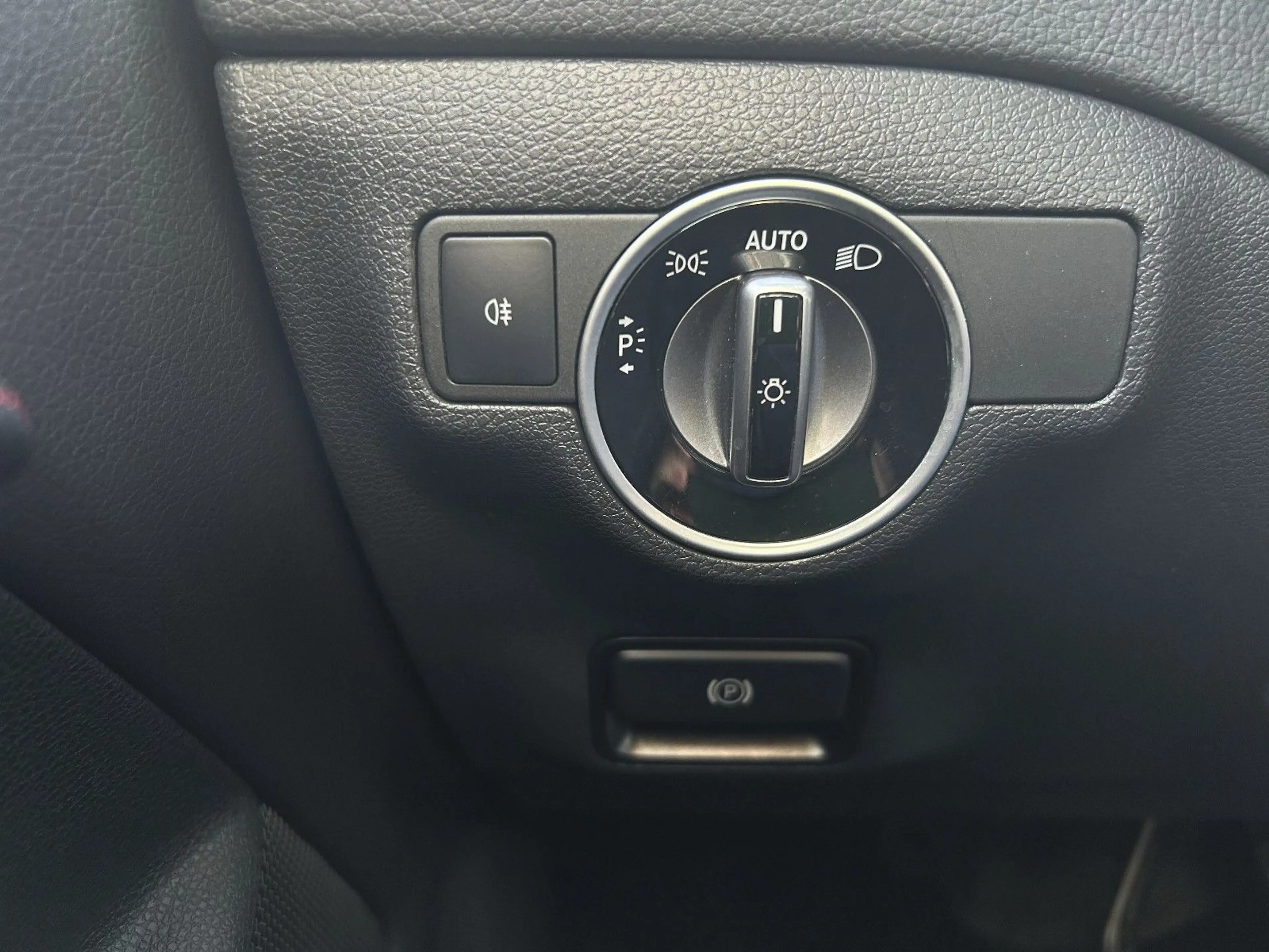 Mercedes-Benz CLA 200 CLA200 ShootingBrake AMG-Line DCT Night LED Navi — photo 15