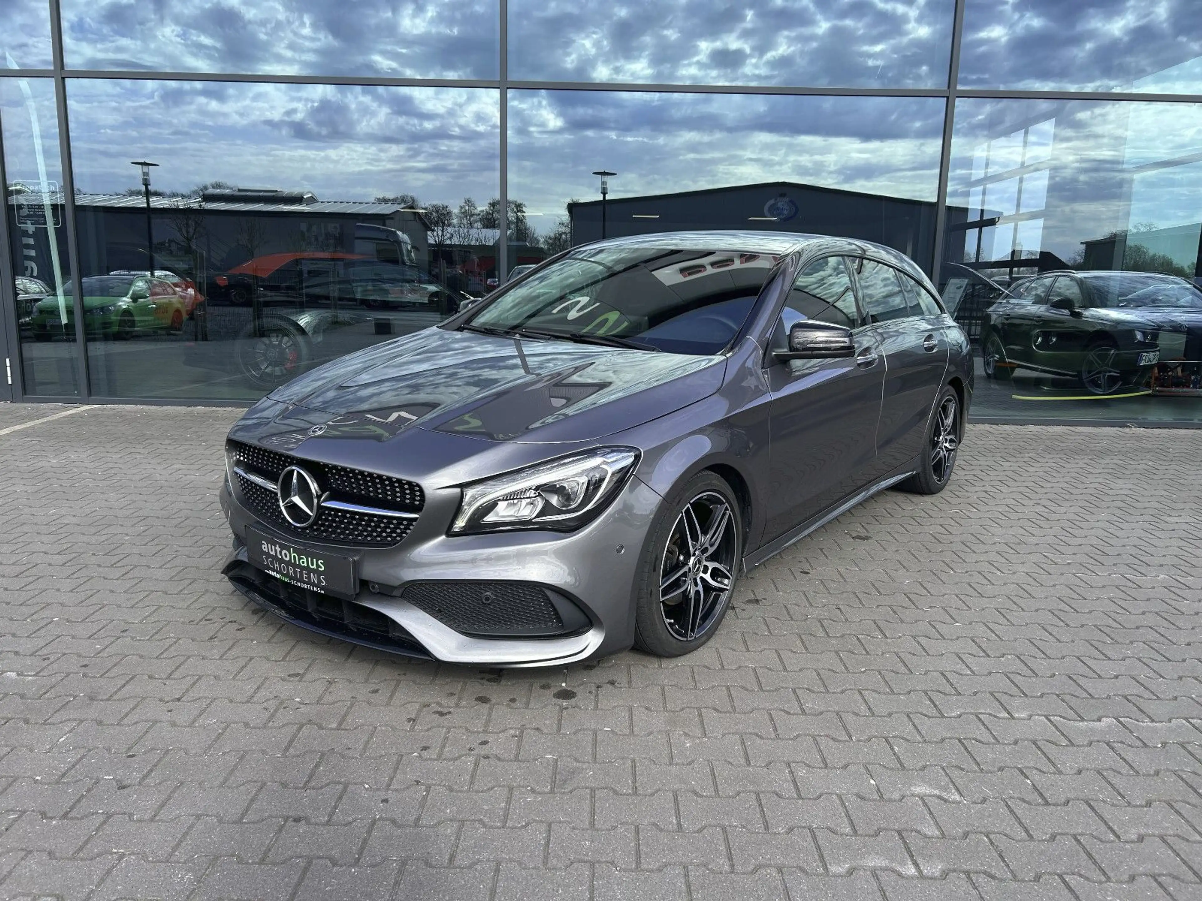 Mercedes-Benz CLA 200 CLA200 ShootingBrake AMG-Line DCT Night LED Navi