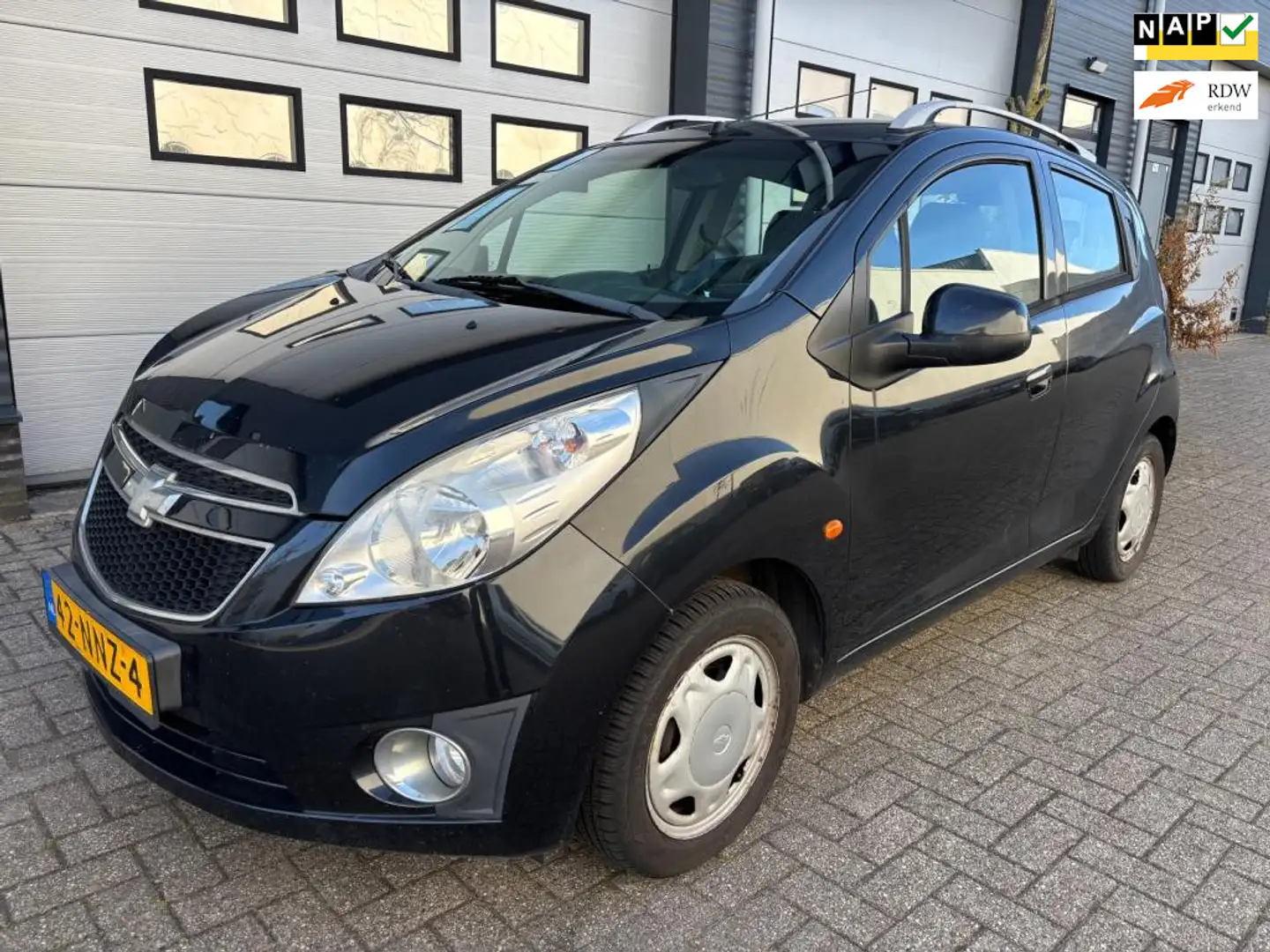 Chevrolet Spark 1.0 16V LS Bi-Fuel L P G a.p.k 3-2026 airco naviga Zwart - 1