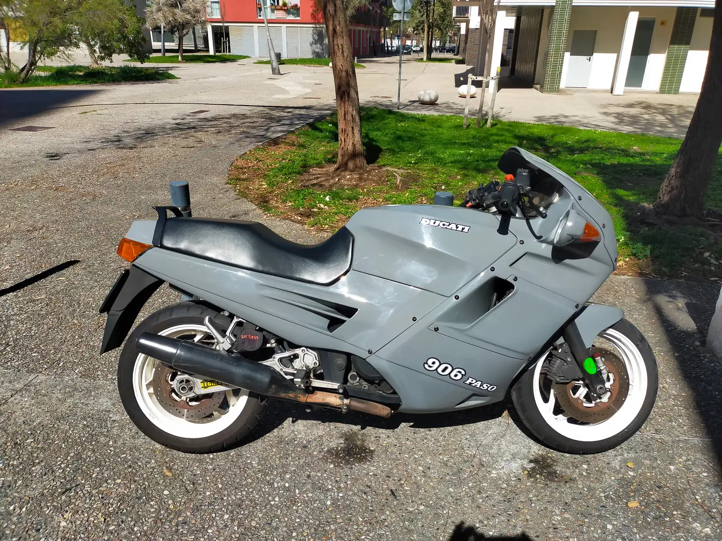 Ducati 906 Paso Grijs - 1