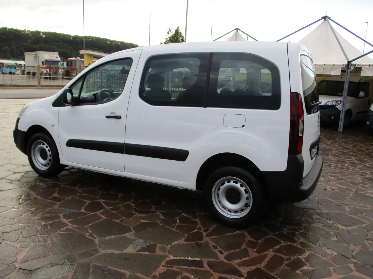 Peugeot Partner TEPEE 1.6 BLUEHDI 75CV 5 POSTI N1 Bianco - 2