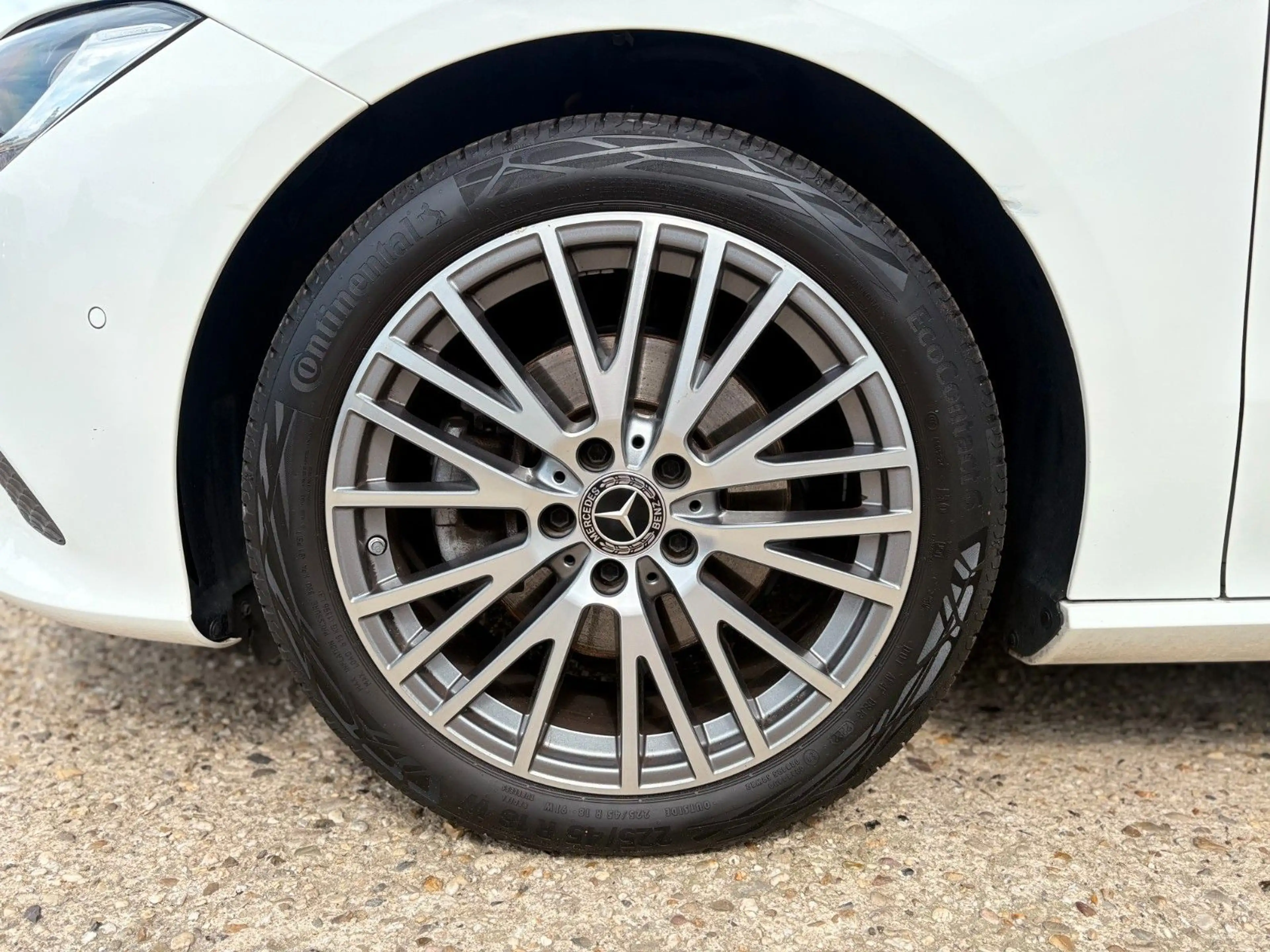 Mercedes-Benz CLA 180 Navi SHZ MBUX Kamera AHK — photo 9