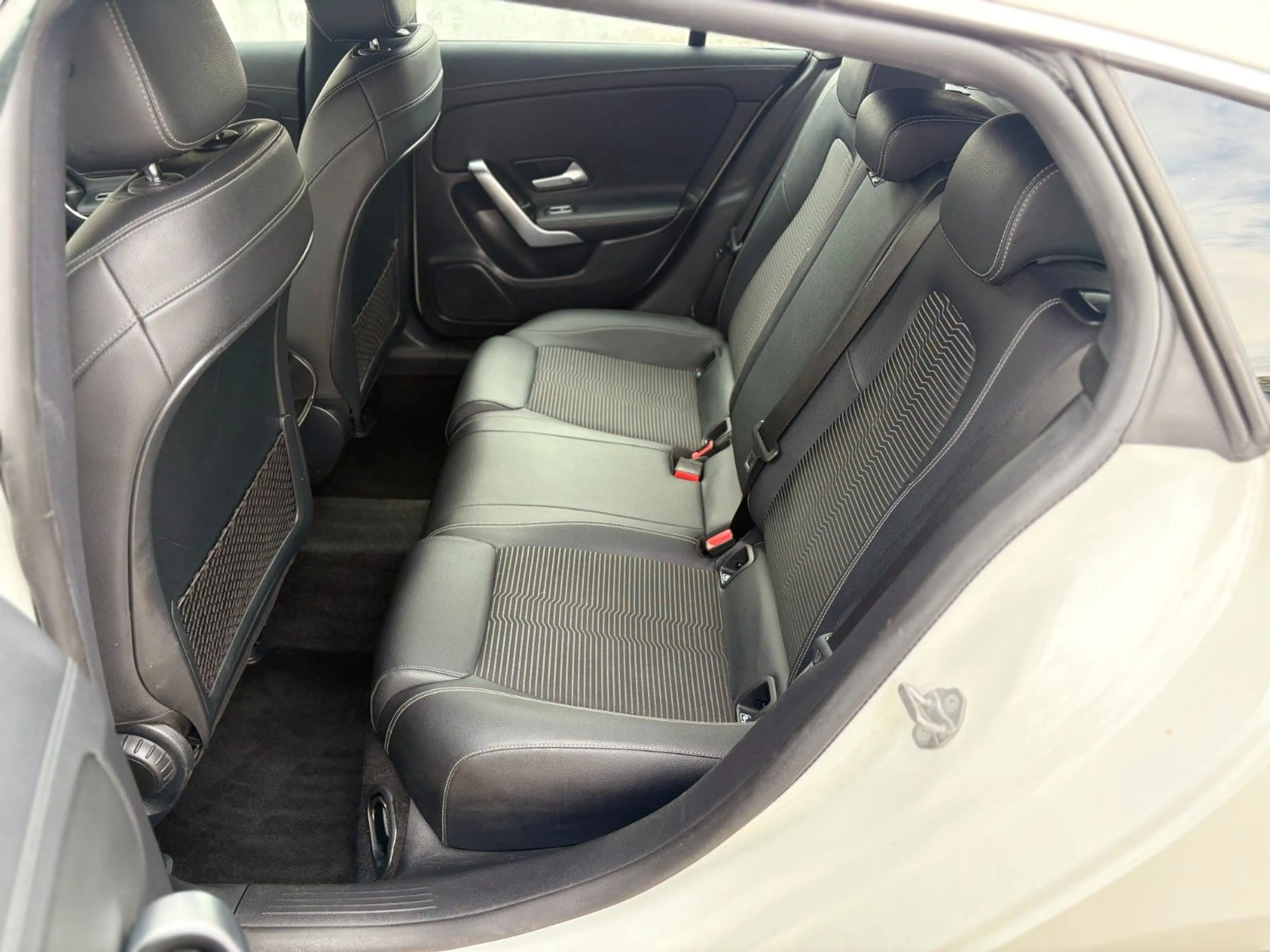 Mercedes-Benz CLA 180 Navi SHZ MBUX Kamera AHK — photo 14