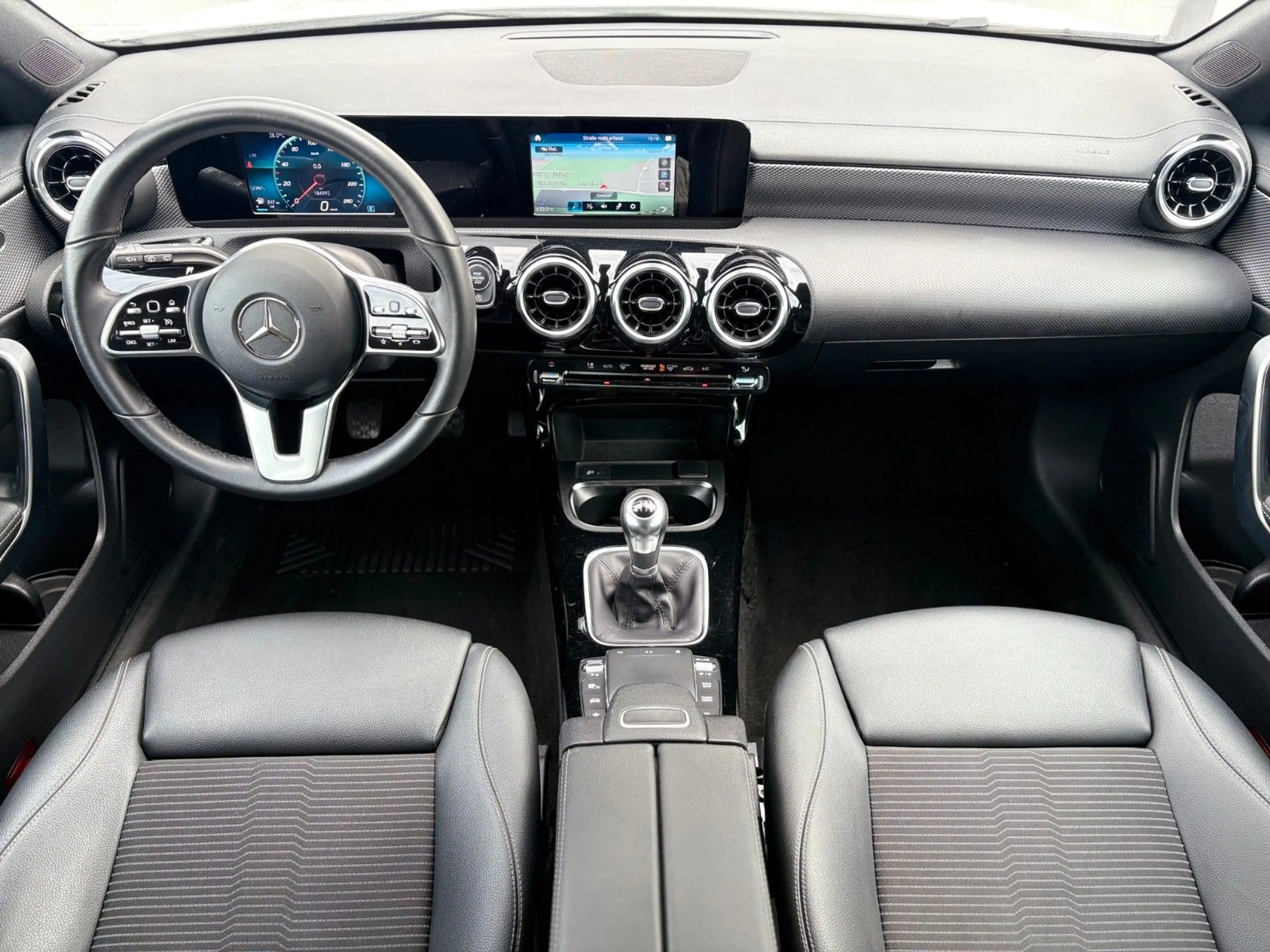 Mercedes-Benz CLA 180 Navi SHZ MBUX Kamera AHK — photo 12