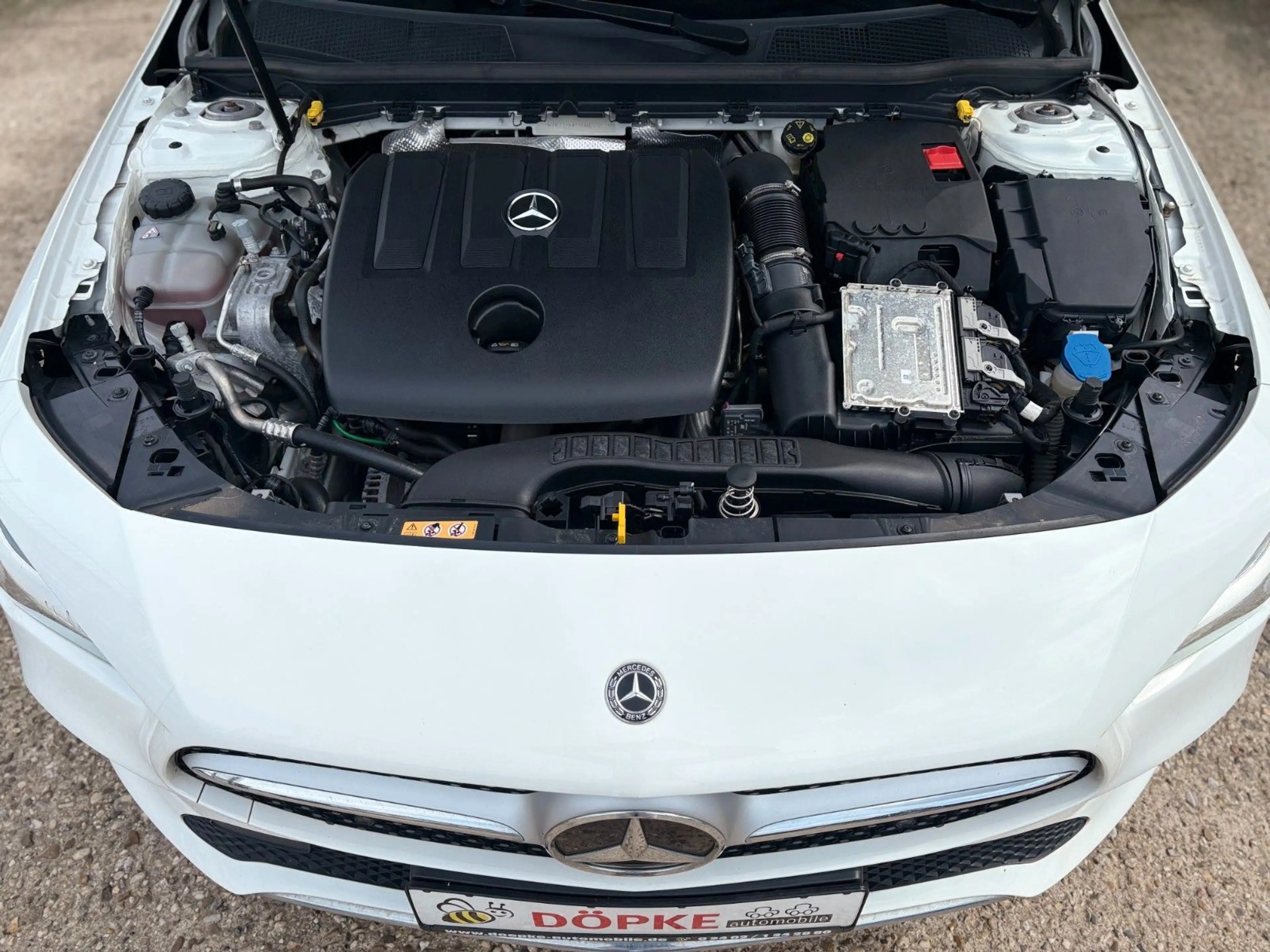 Mercedes-Benz CLA 180 Navi SHZ MBUX Kamera AHK — photo 10