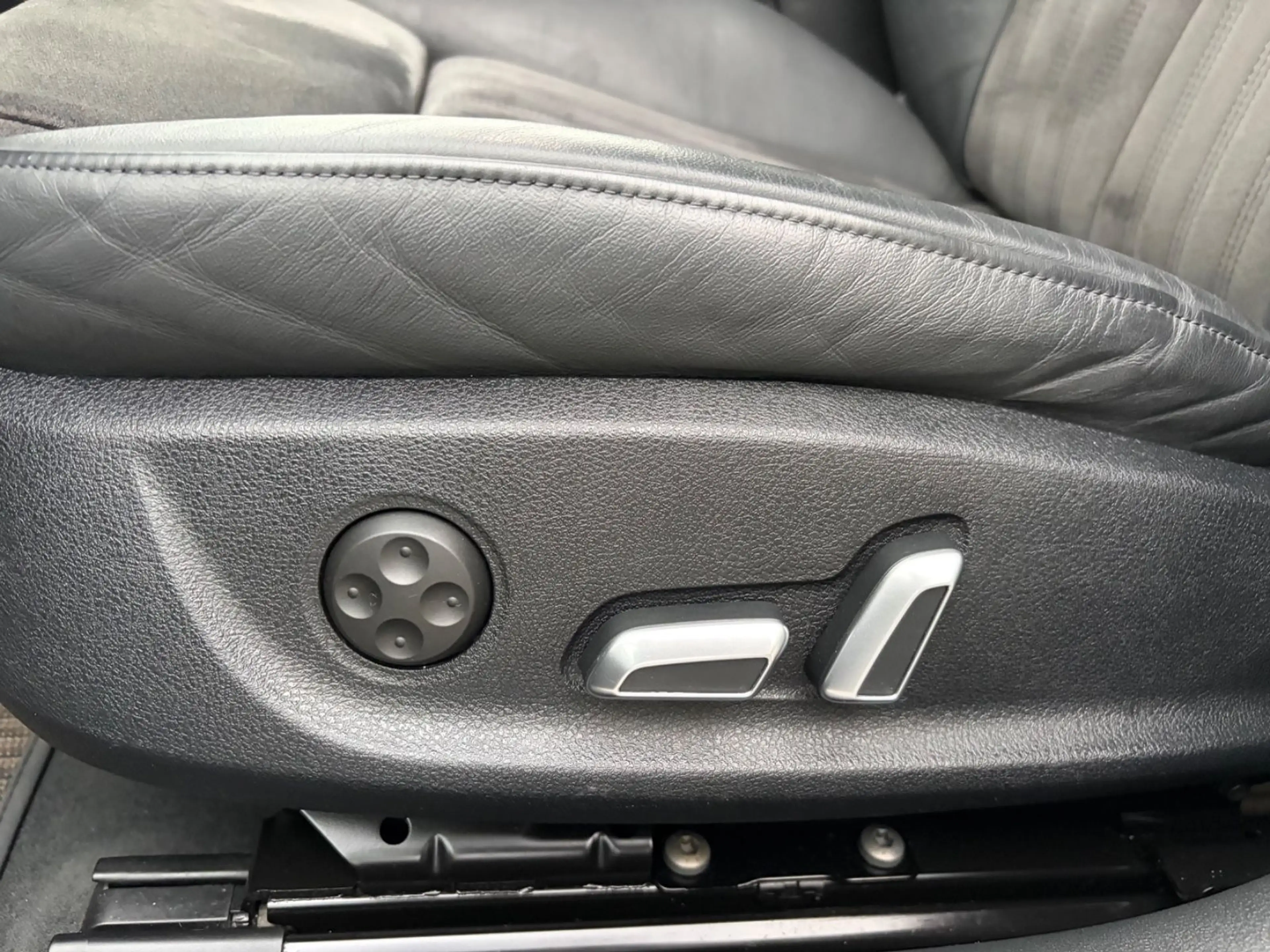 Audi A6 allroad Quattro 3.0 TDI — photo 12