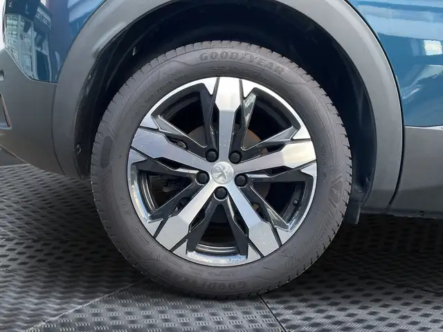 Peugeot 3008 view 9