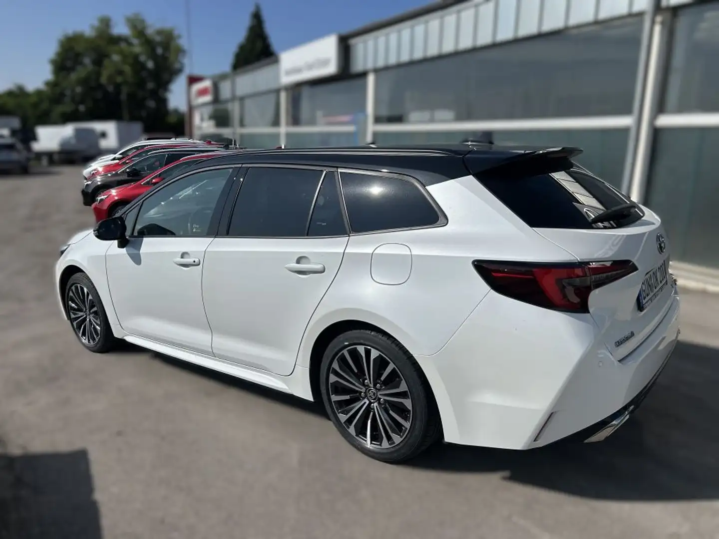 Toyota Corolla 1.8 Hybrid Touring Sports Black&White Weiß - 2