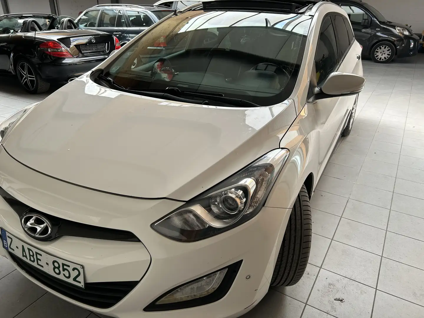 Hyundai i30 SW 1.6 CRDi Style Bílá - 1