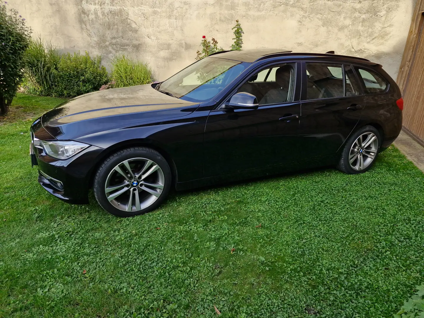 BMW 318 318d Touring Österreich-Paket Schwarz - 2