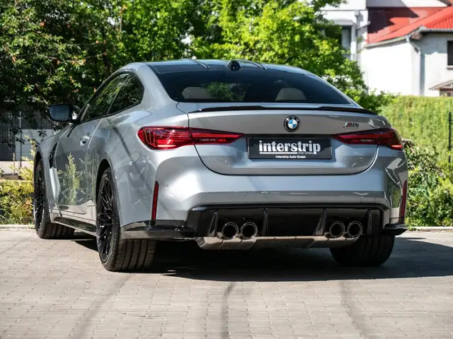 BMW M4 view 4
