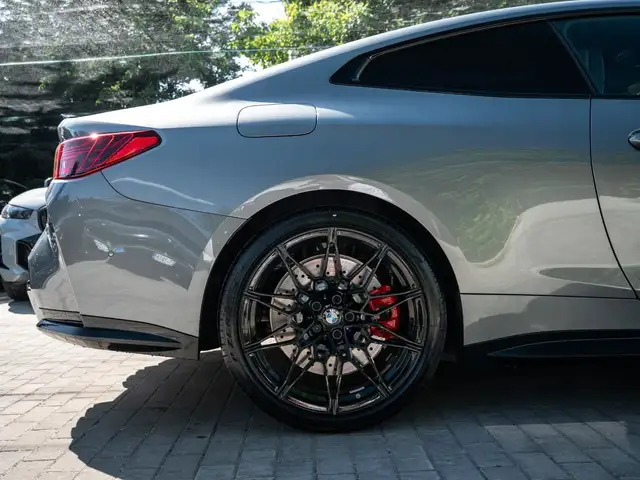 BMW M4 view 13
