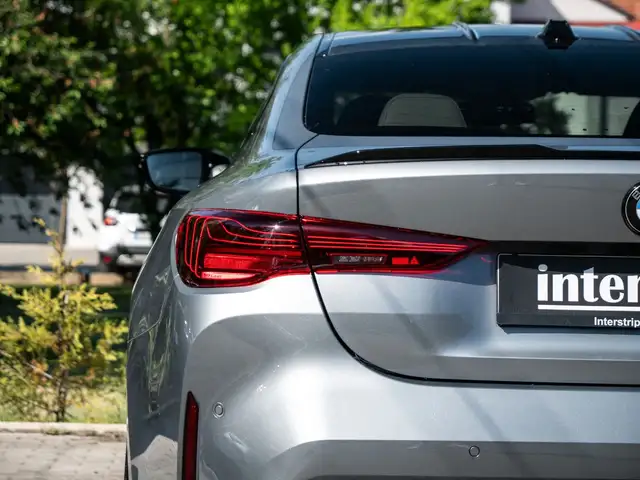 BMW M4 view 9