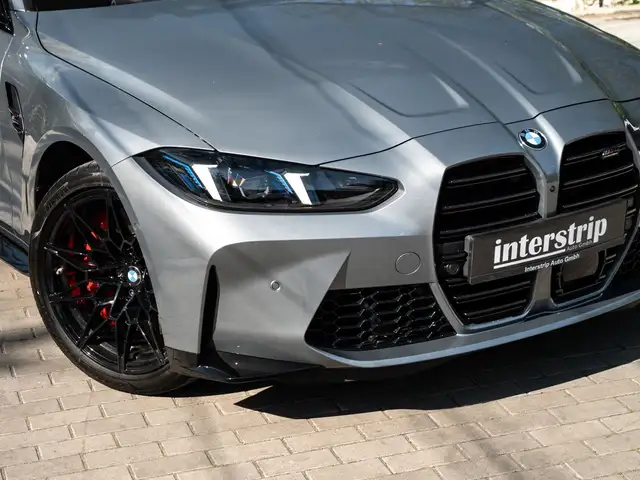 BMW M4 view 7