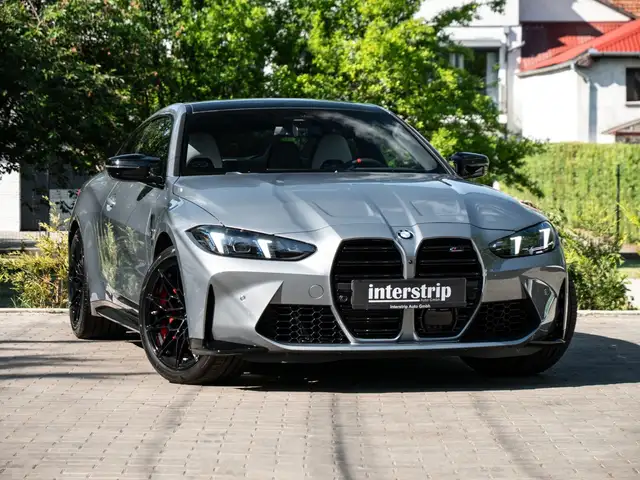 BMW M4 view 3