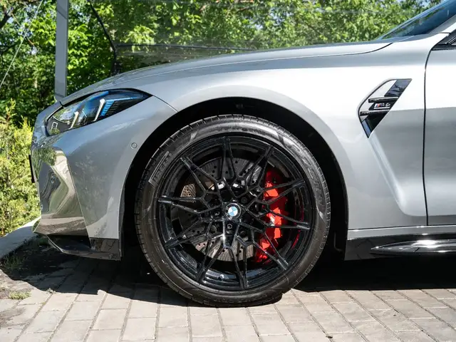 BMW M4 view 11