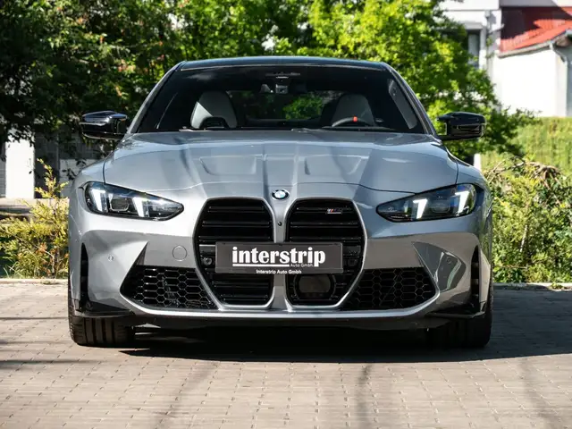 BMW M4 view 2