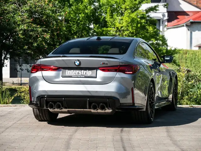 BMW M4 view 6