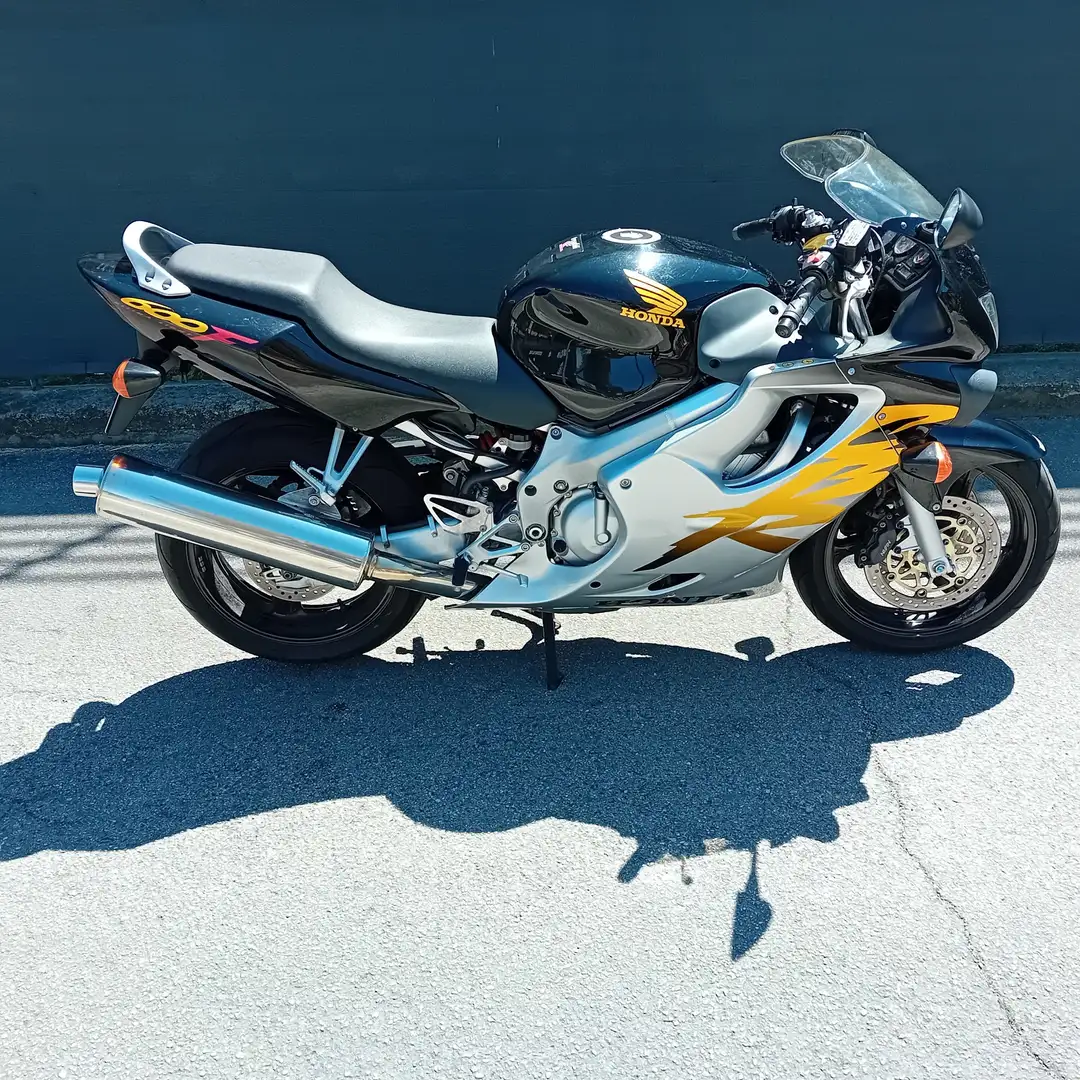 Honda CBR 600 Černá - 1