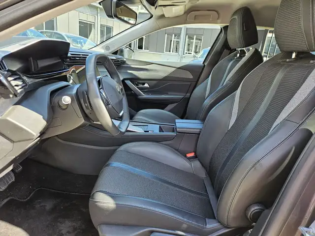 Peugeot 308 view 6