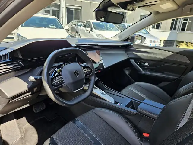 Peugeot 308 view 5
