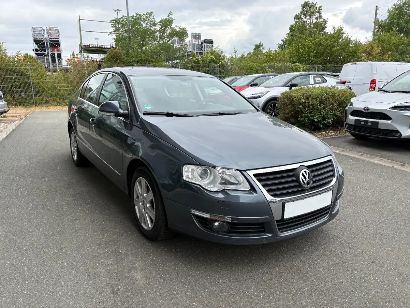 Volkswagen Passat 1.8 TSI Comfortline Navi, SHZ, Allwetter Šedá - 2