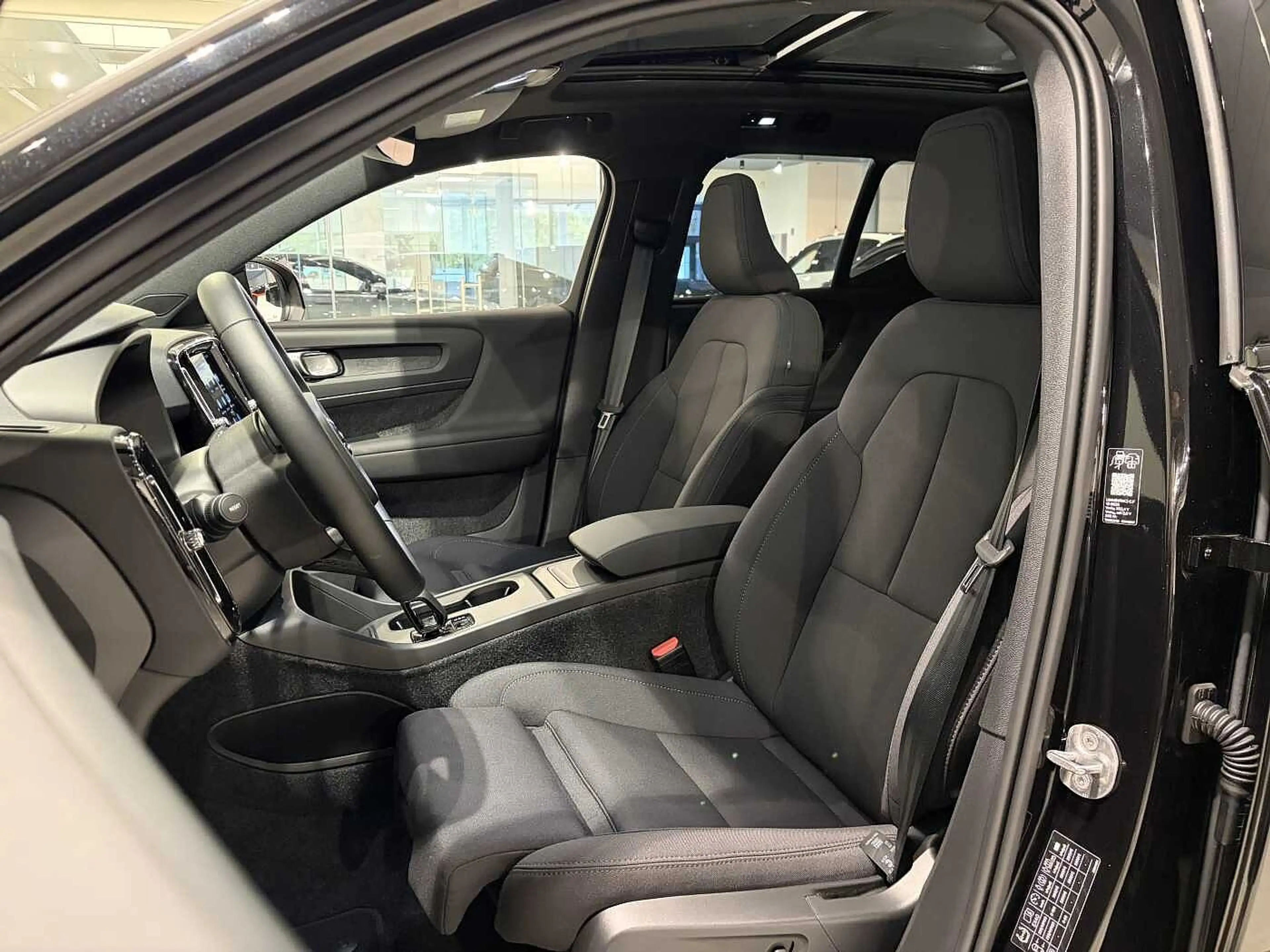 Volvo EX40 Black Edition Plus Extended Range + PANO DAK/ELECT — photo 6