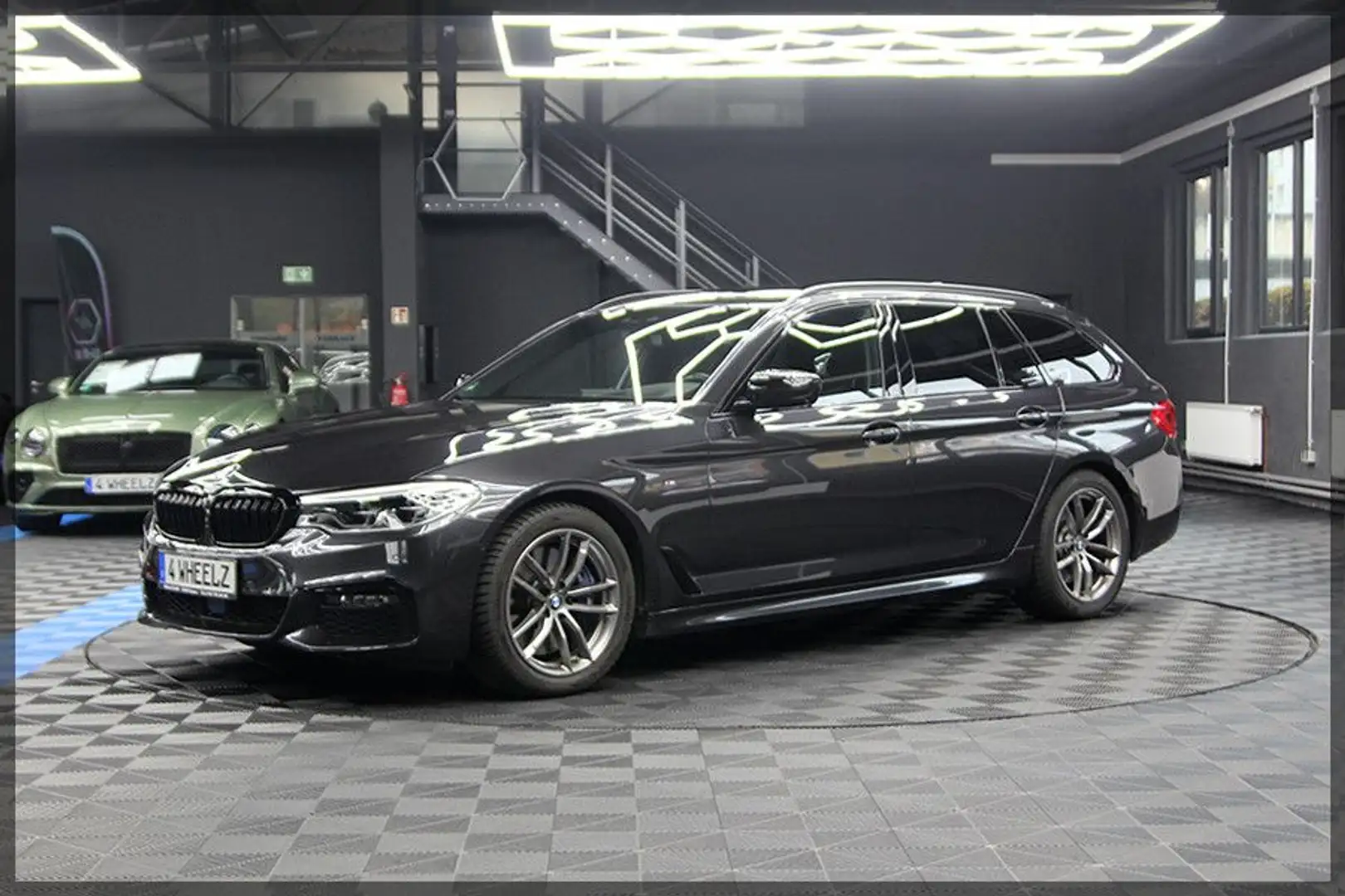 BMW 540 d xDrive Touring M Sport PANO / CAM Schwarz - 2