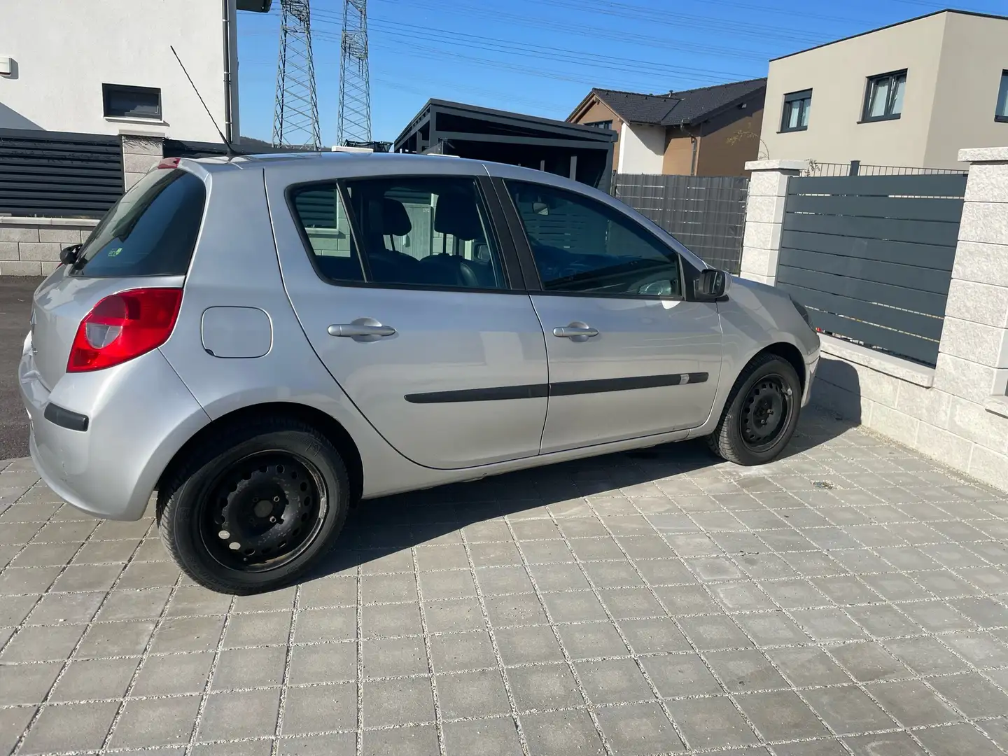 Renault Clio Dynamique 1,2 TCE 16V Silber - 2