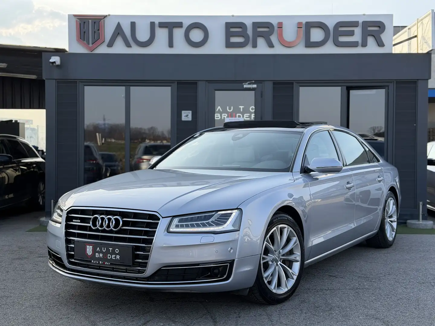 Audi A8 3,0 TDI clean Diesel lang quattro Tiptronic *Pano* Grau - 2