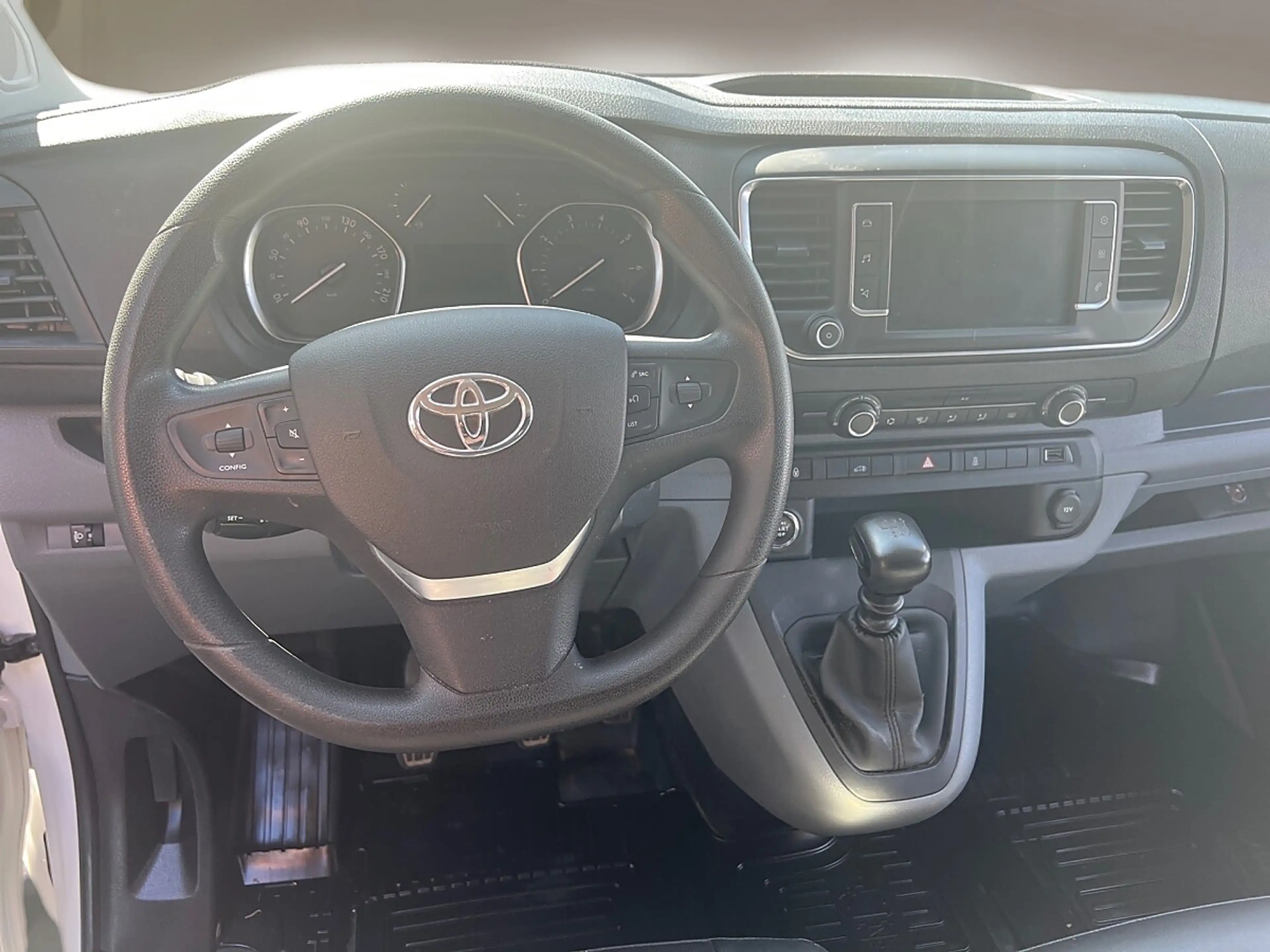 Toyota Proace Pro Ace Kastenwagen 1,6-l-D-4D 85 kW L1 Comfort — photo 8
