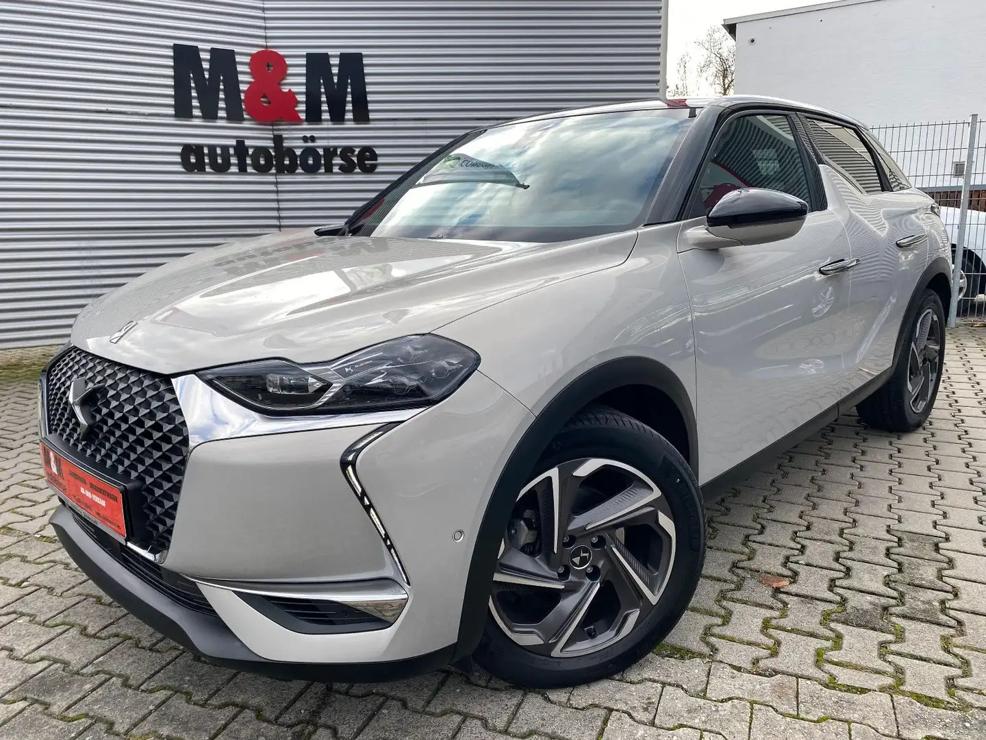 DS Automobiles DS 3 Crossback Grand Chic Nav/LED/CarPlay/SH/Kam Grau - 1