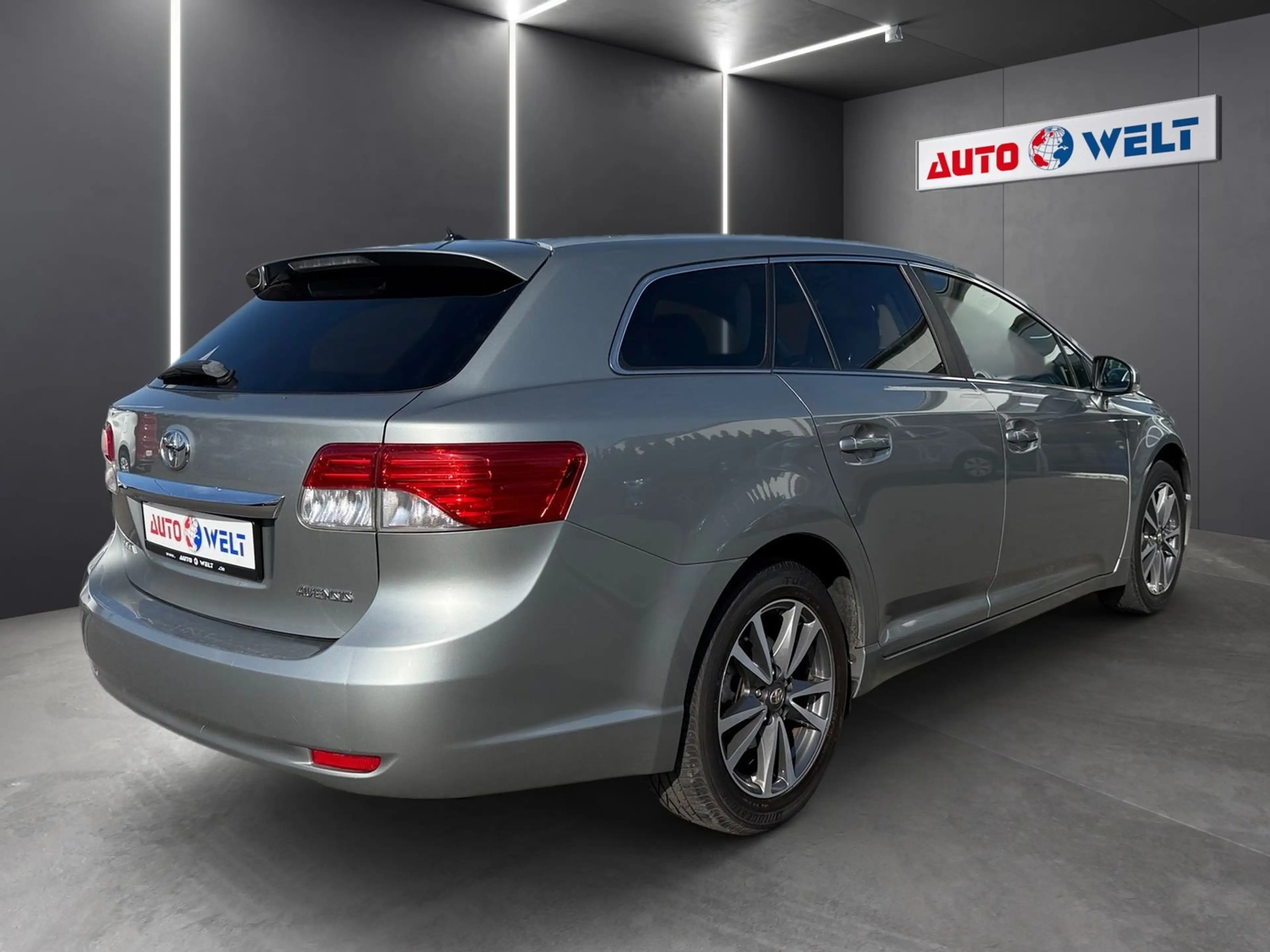 Toyota Avensis Kombi 1.8 Edition Kamera Sitzheizung — photo 4
