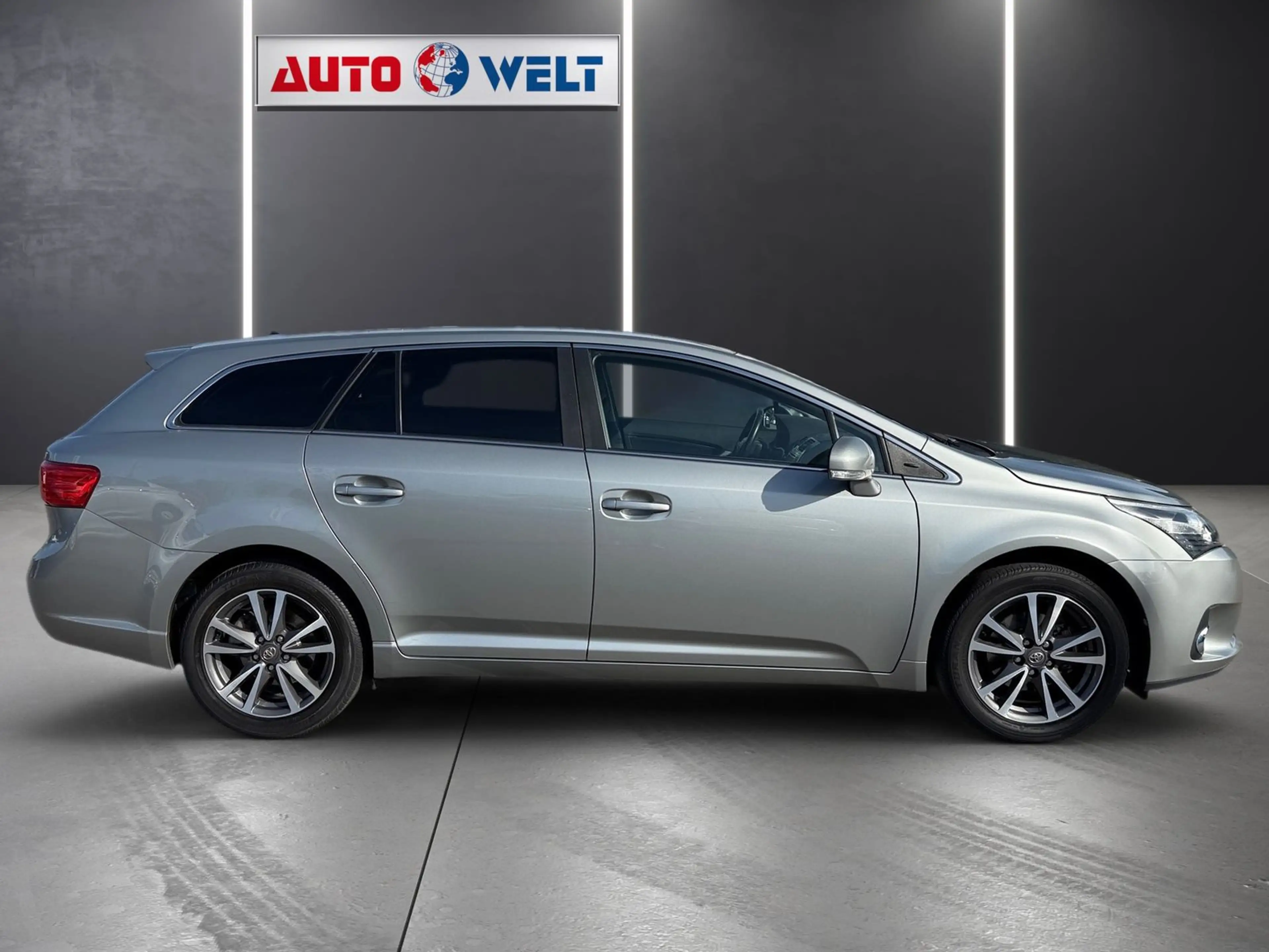 Toyota Avensis Kombi 1.8 Edition Kamera Sitzheizung — photo 3